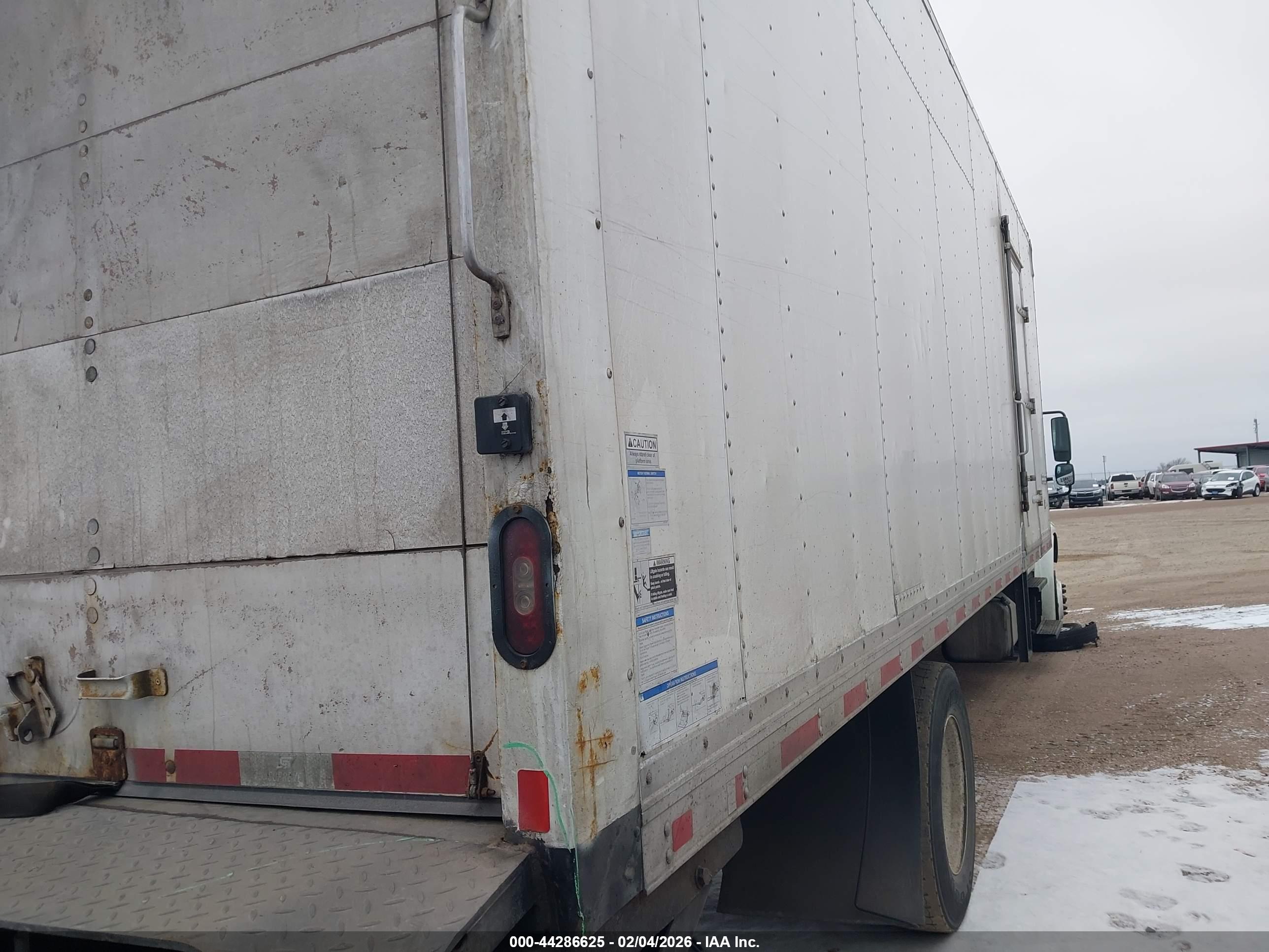 FREIGHTLINER M2 image 4