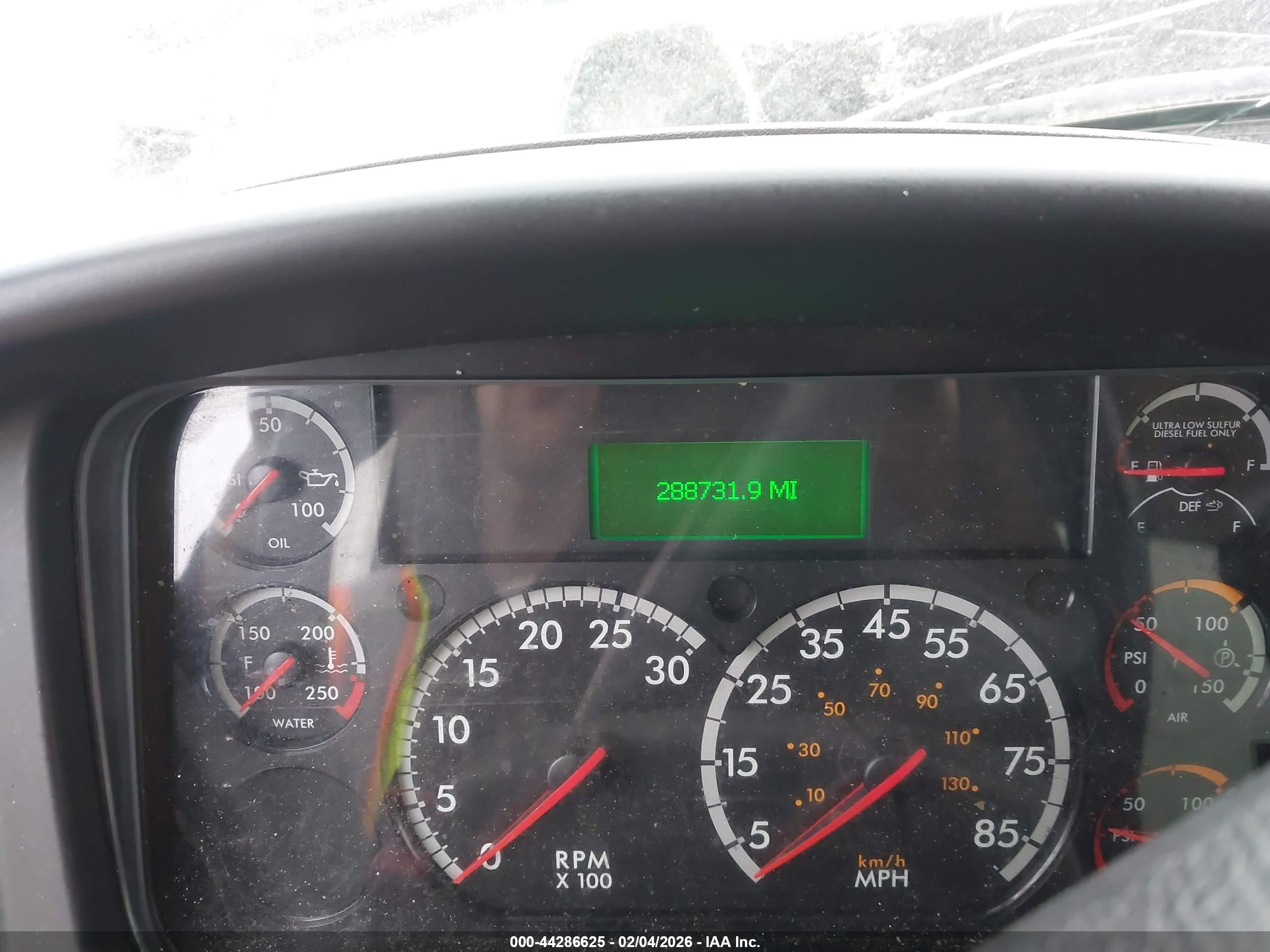 FREIGHTLINER M2 image 6