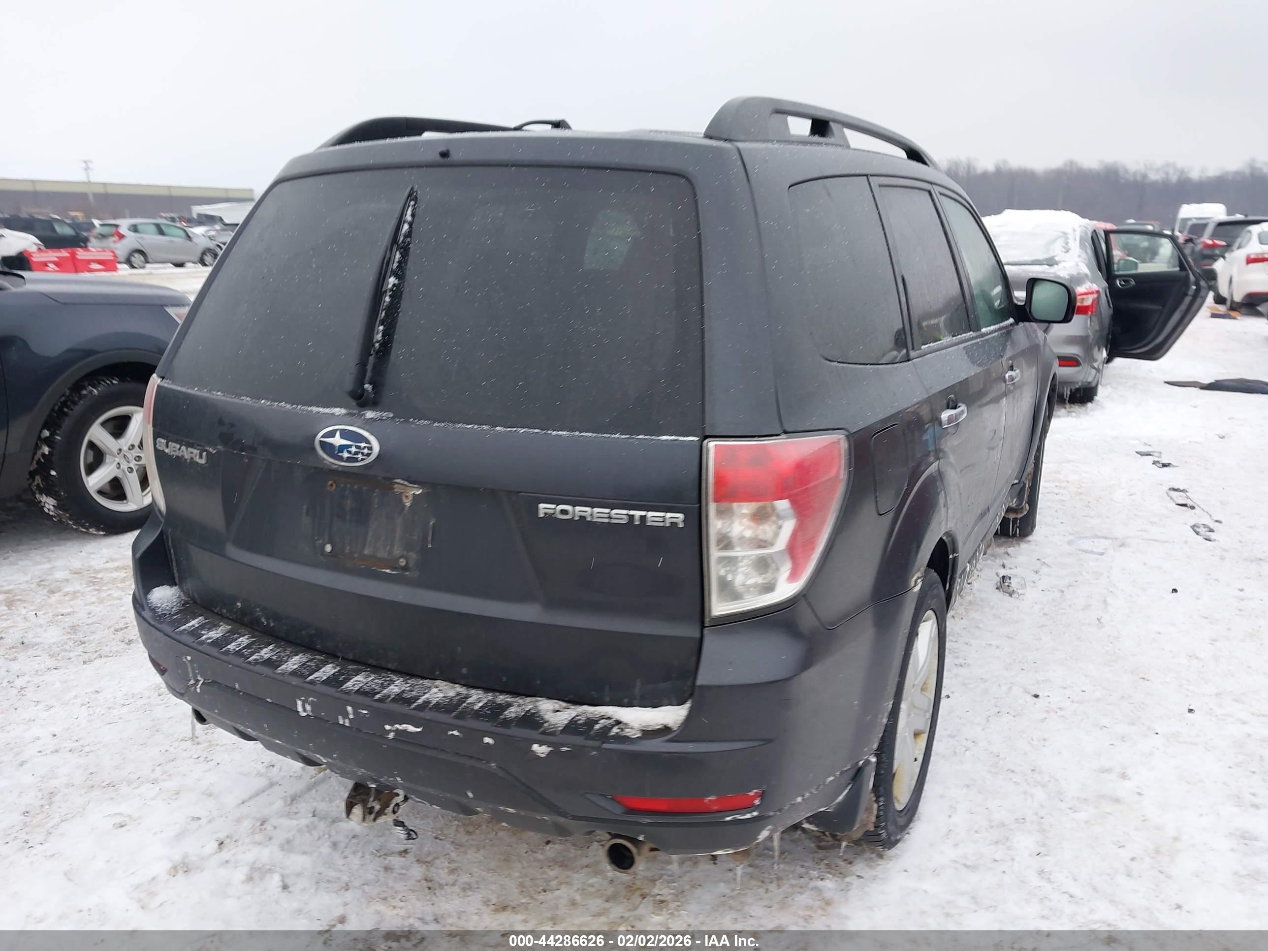 SUBARU FORESTER image 4