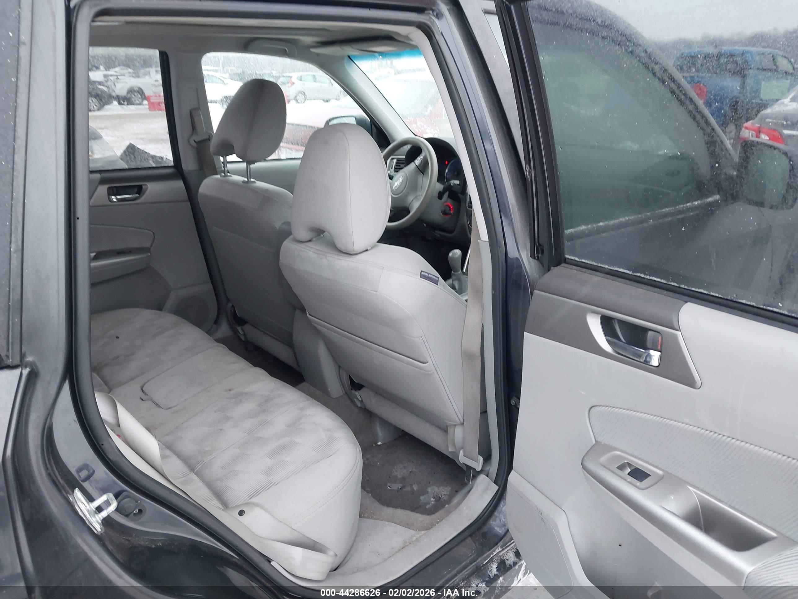 SUBARU FORESTER image 8