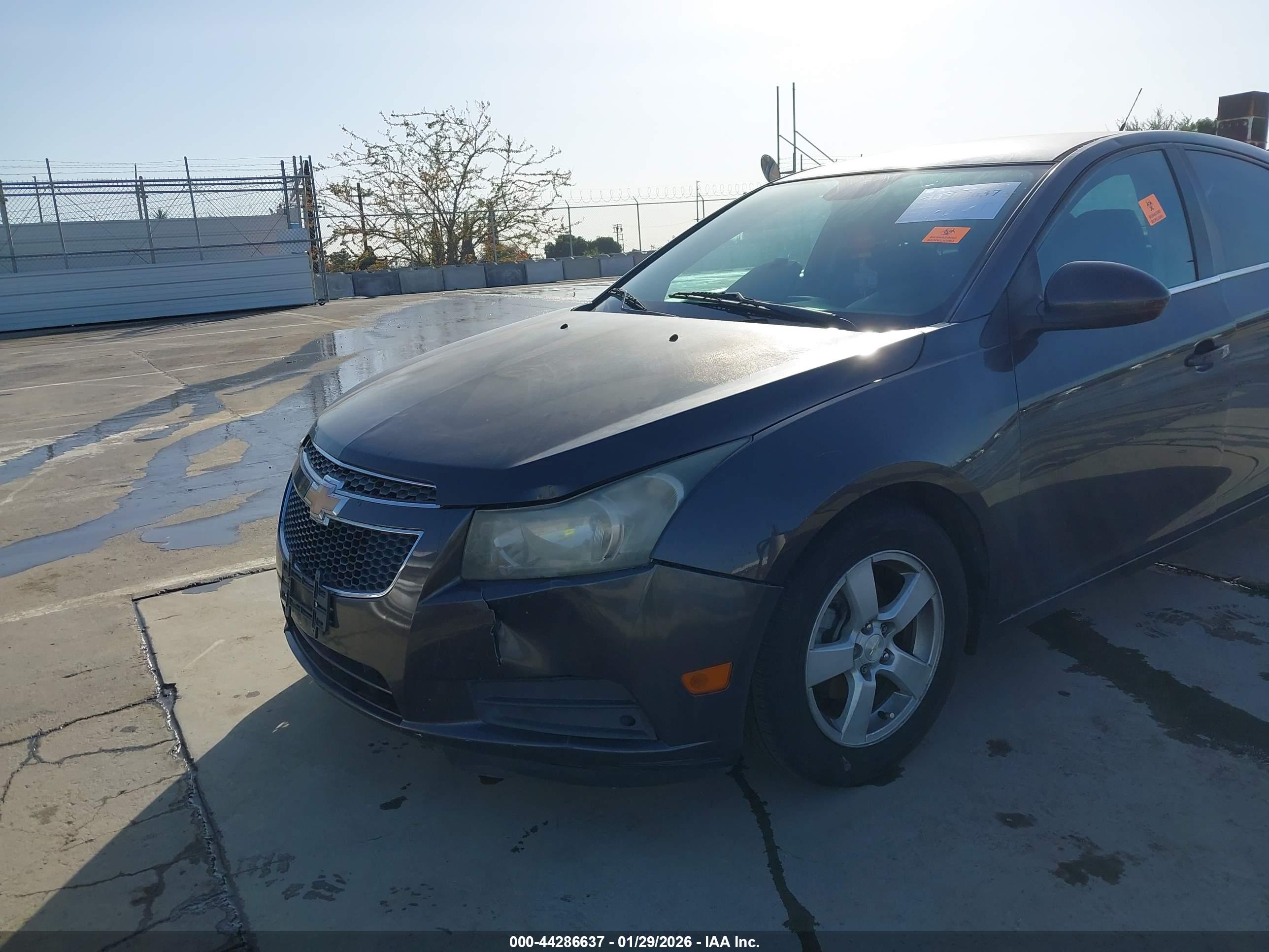 CHEVROLET CRUZE image 6