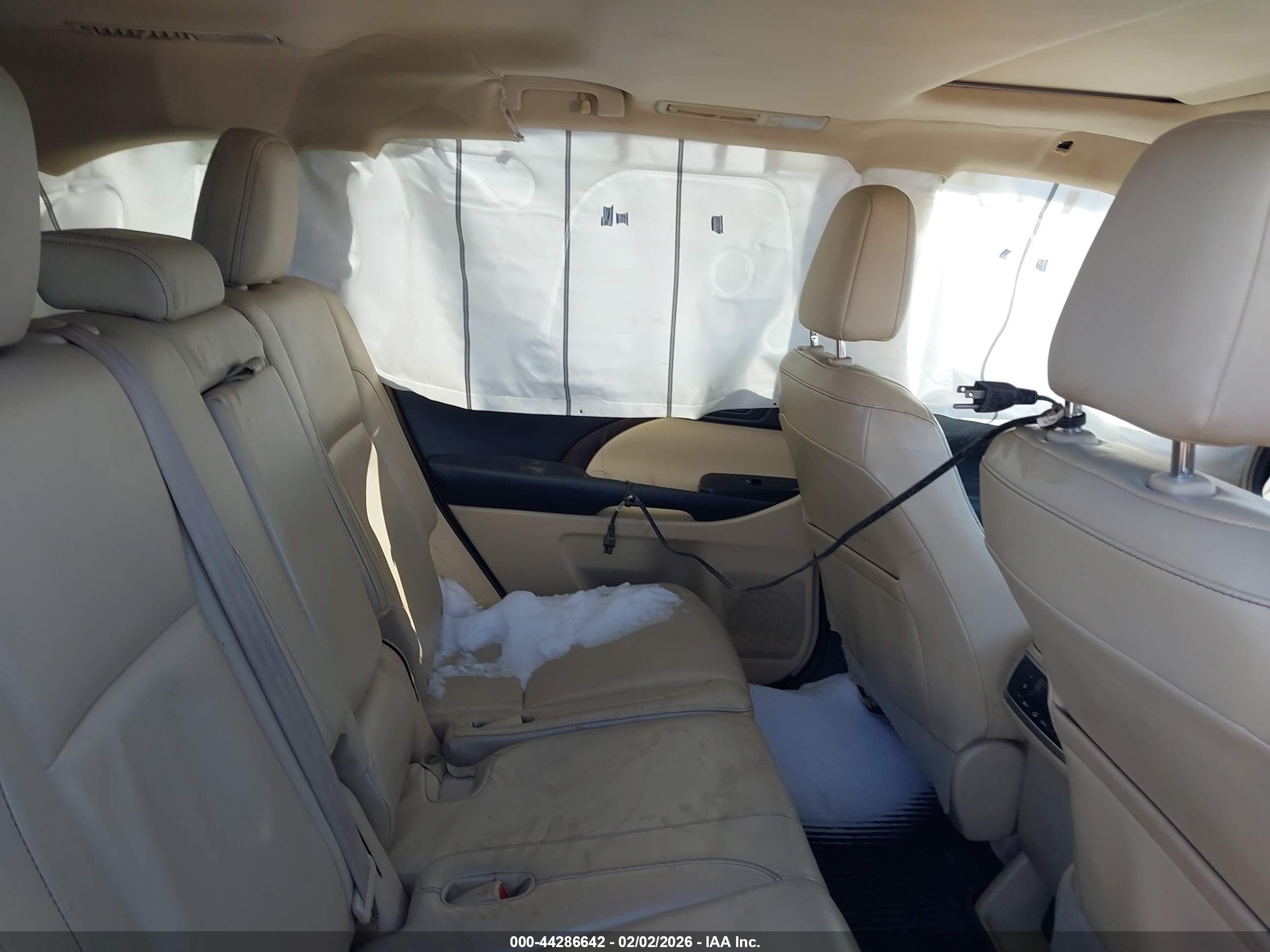 TOYOTA HIGHLANDER image 8