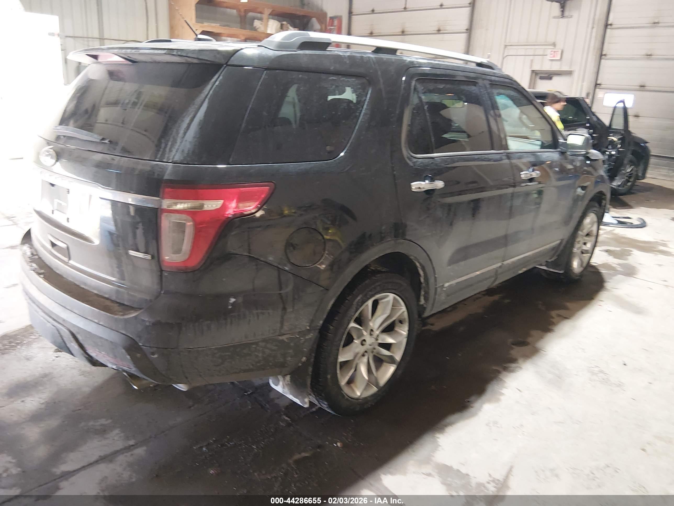 FORD EXPLORER image 4