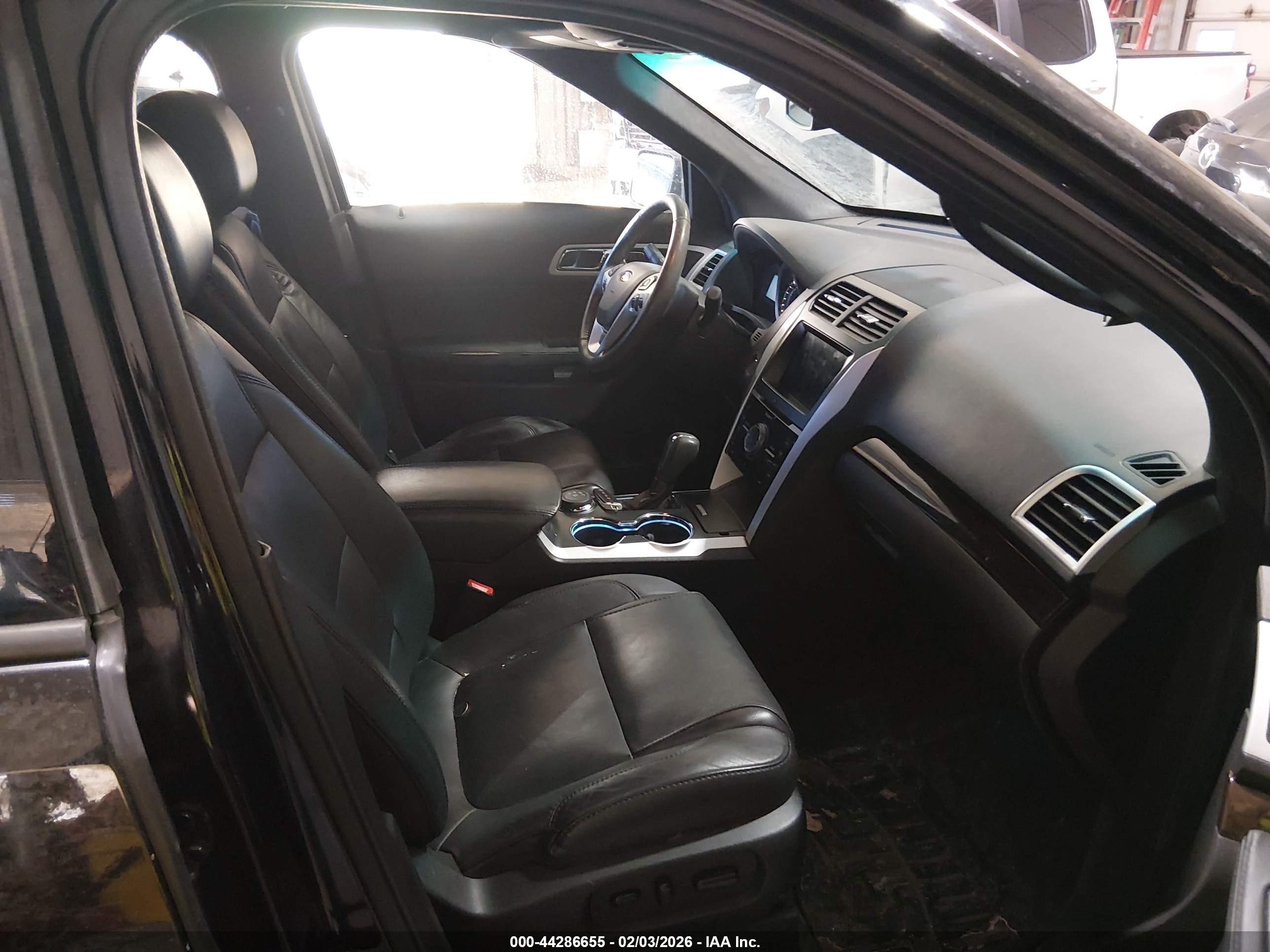 FORD EXPLORER image 5