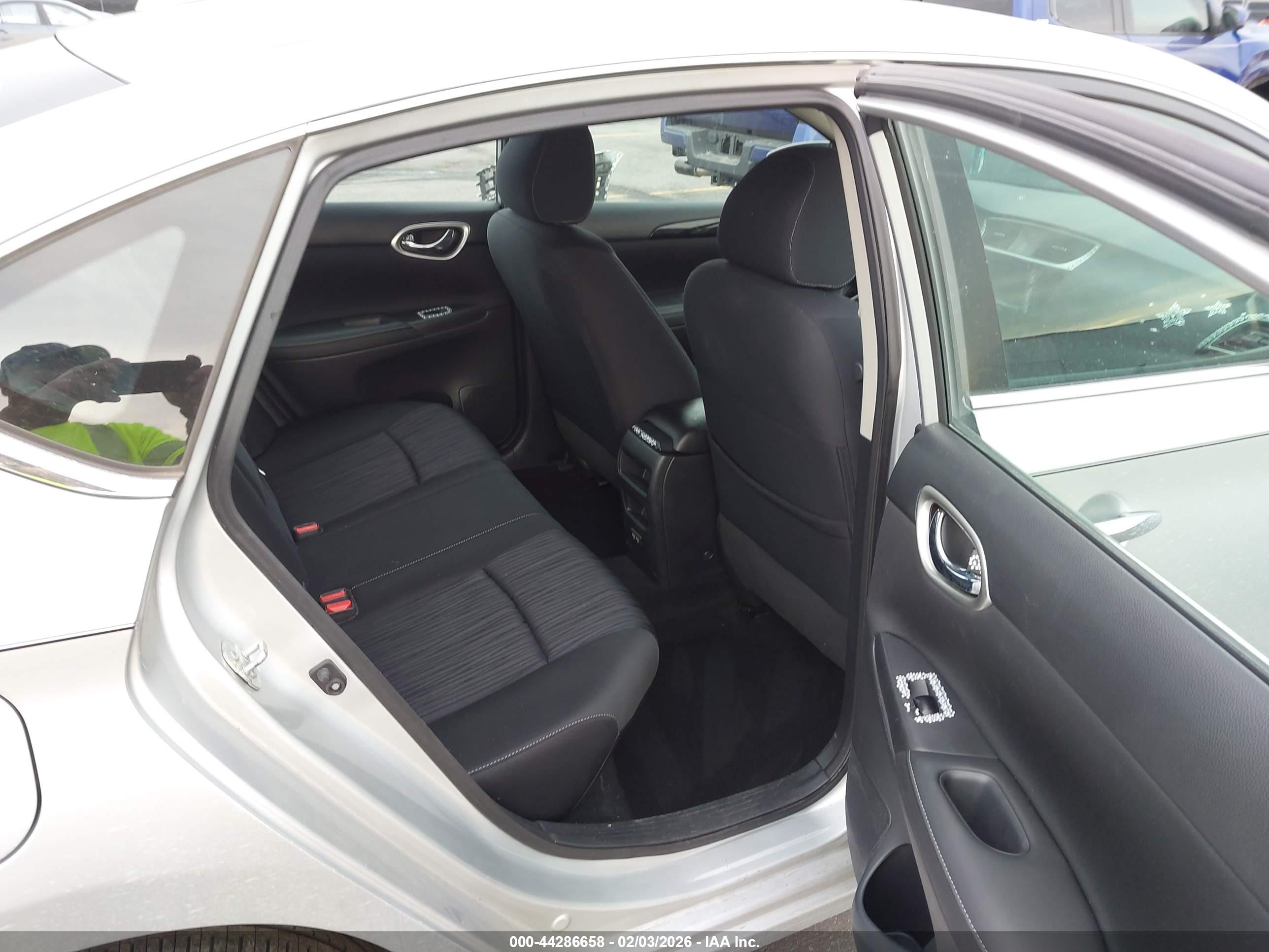 NISSAN SENTRA image 8