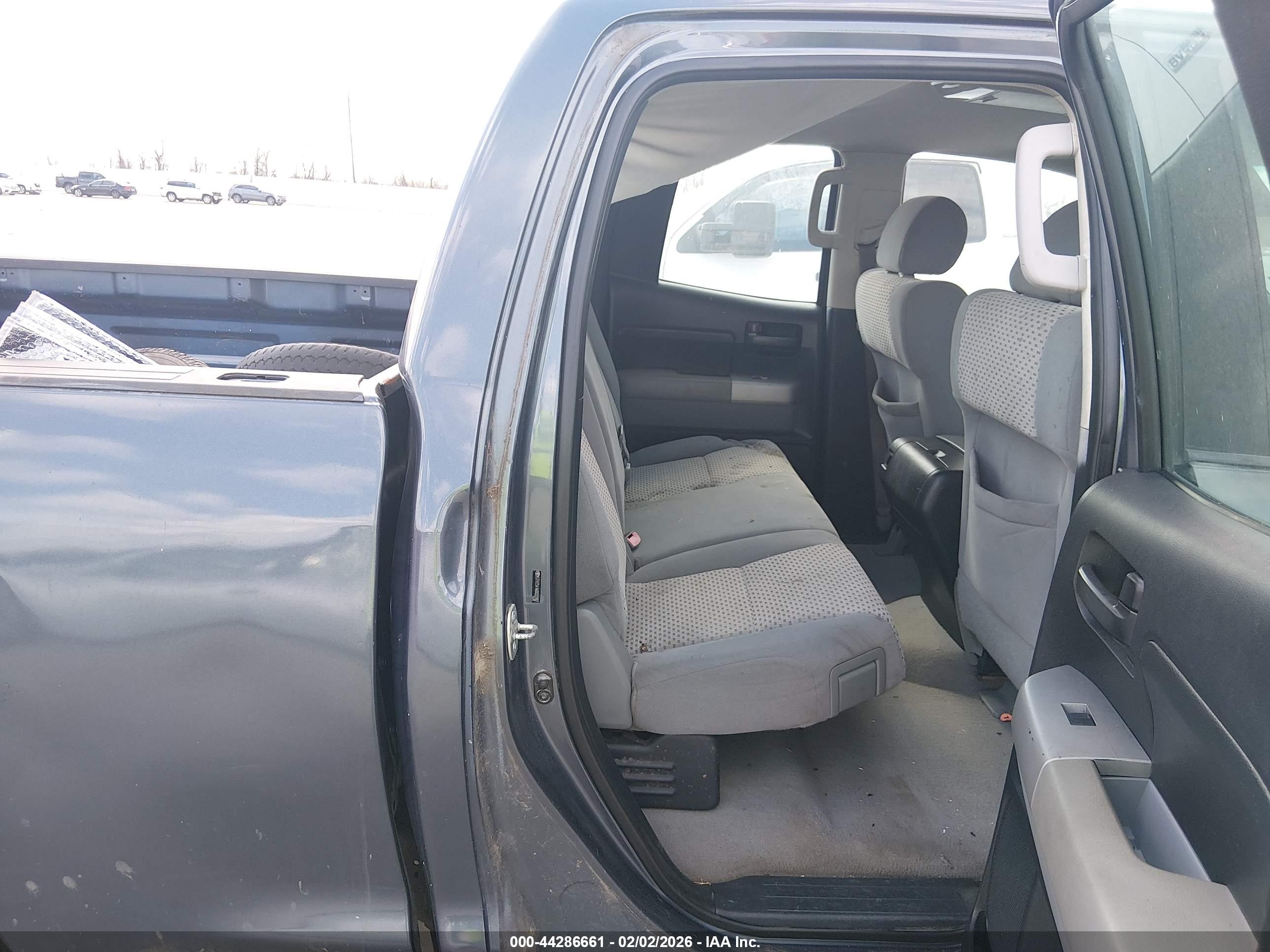 TOYOTA TUNDRA image 8