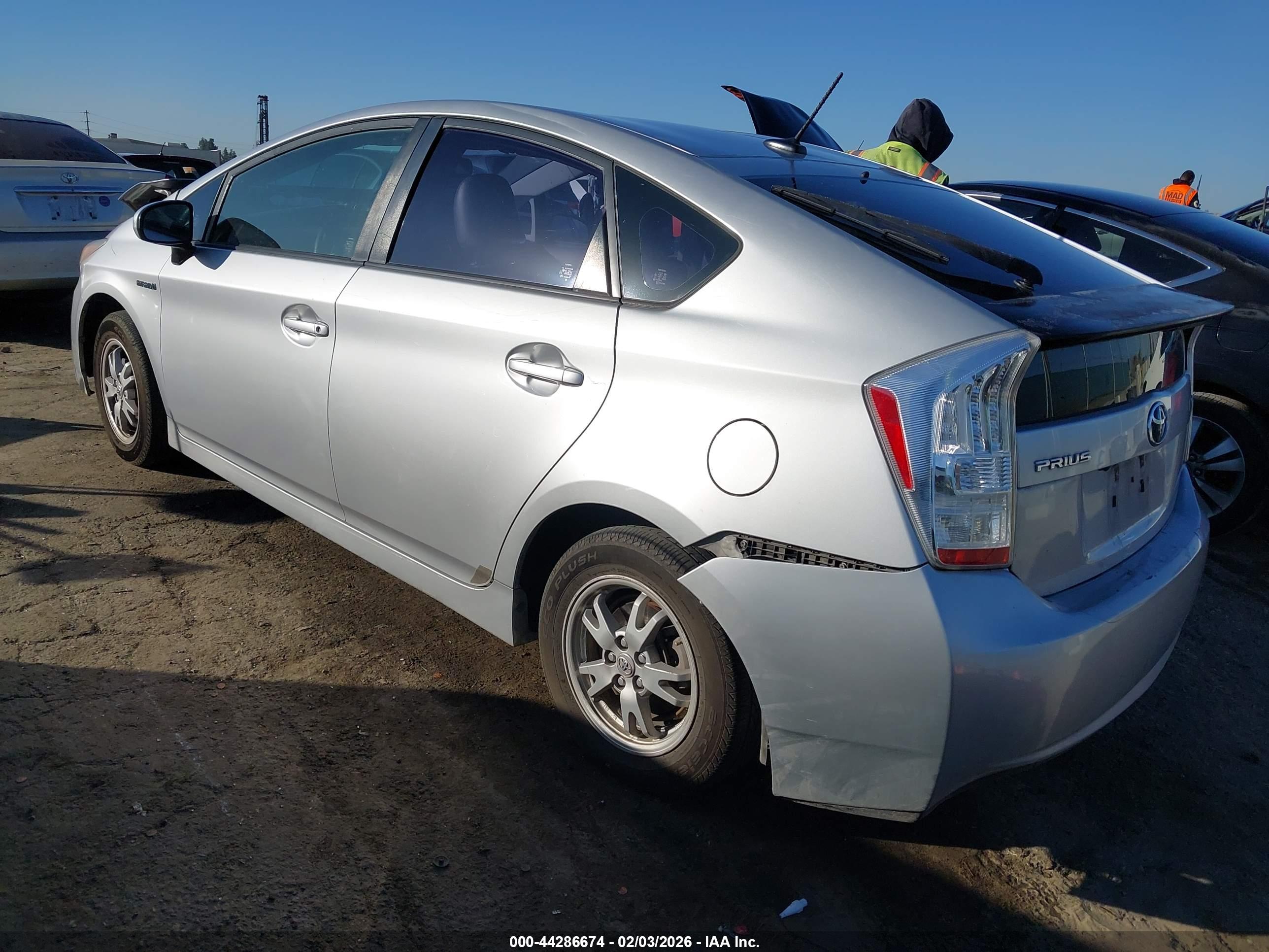 TOYOTA PRIUS image 3