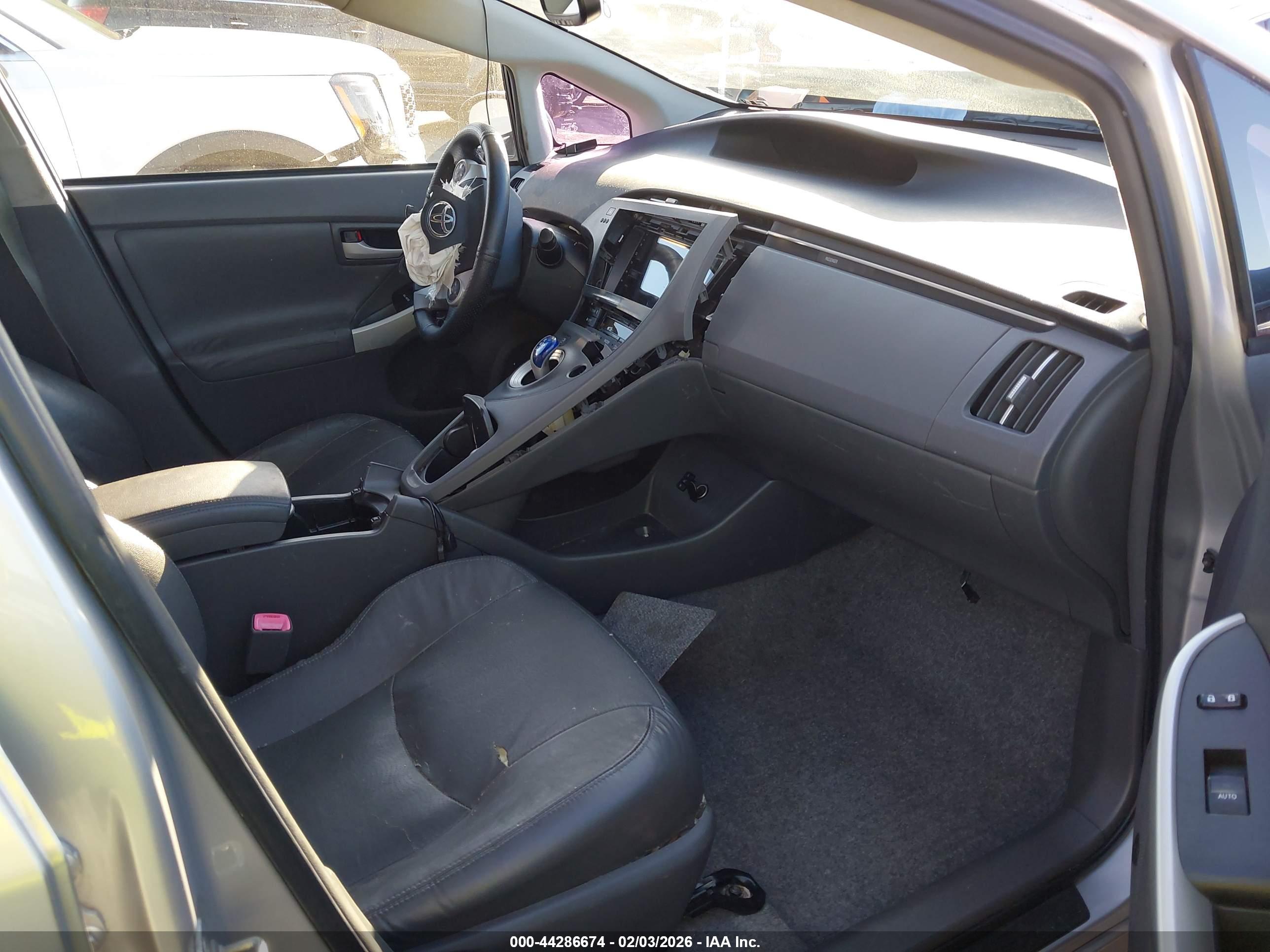 TOYOTA PRIUS image 5