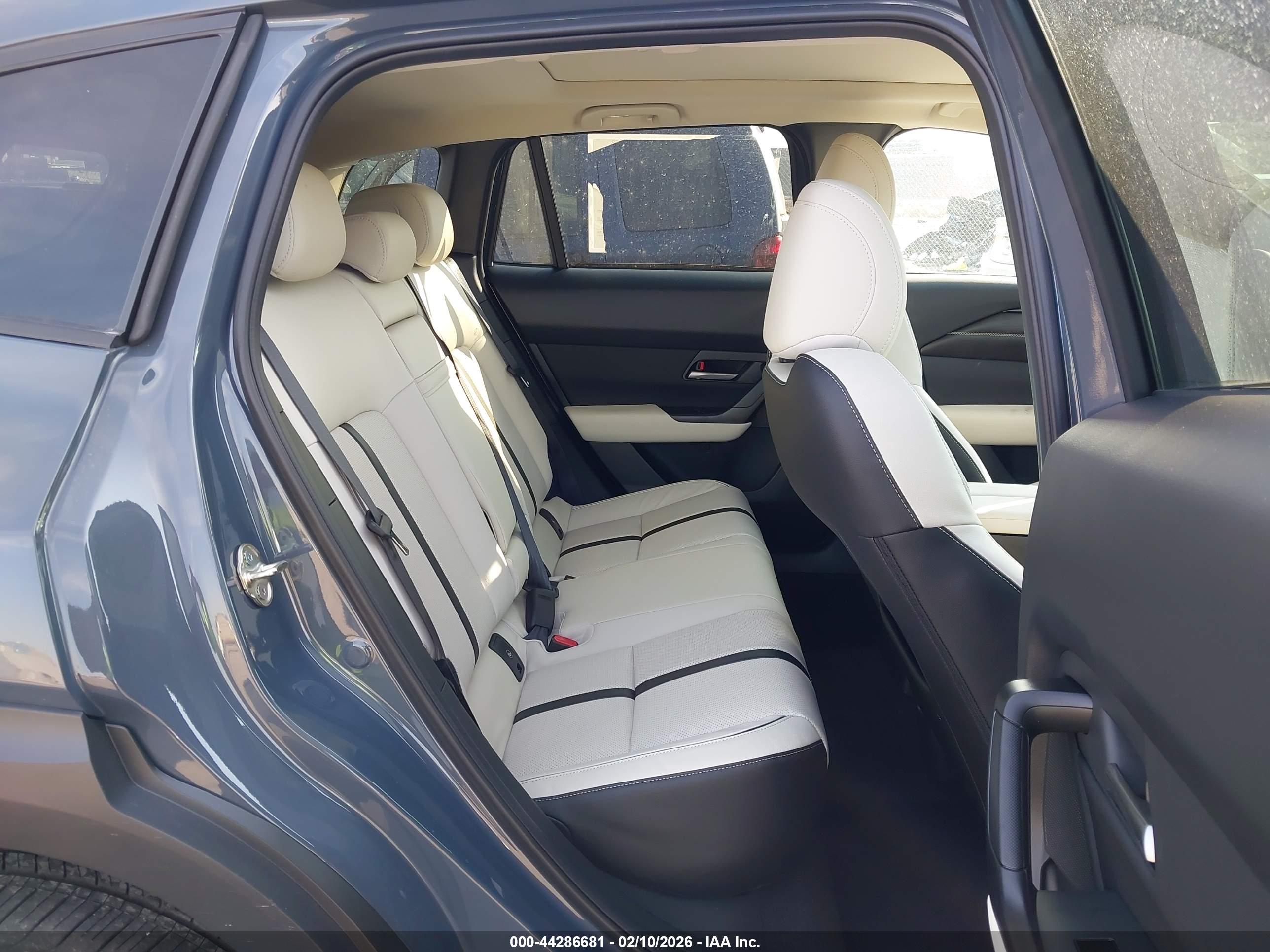 MAZDA CX-50 image 8