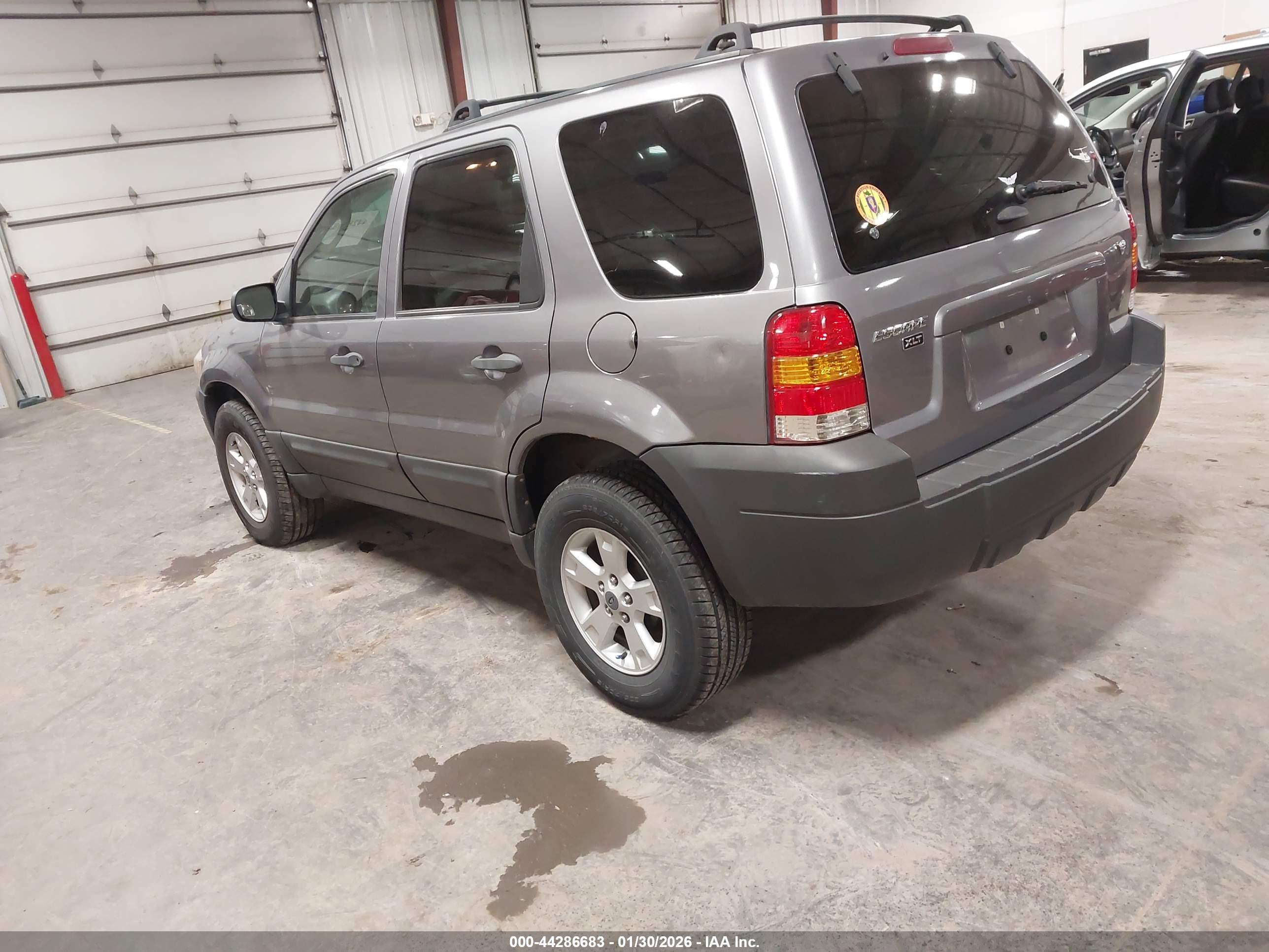FORD ESCAPE image 3
