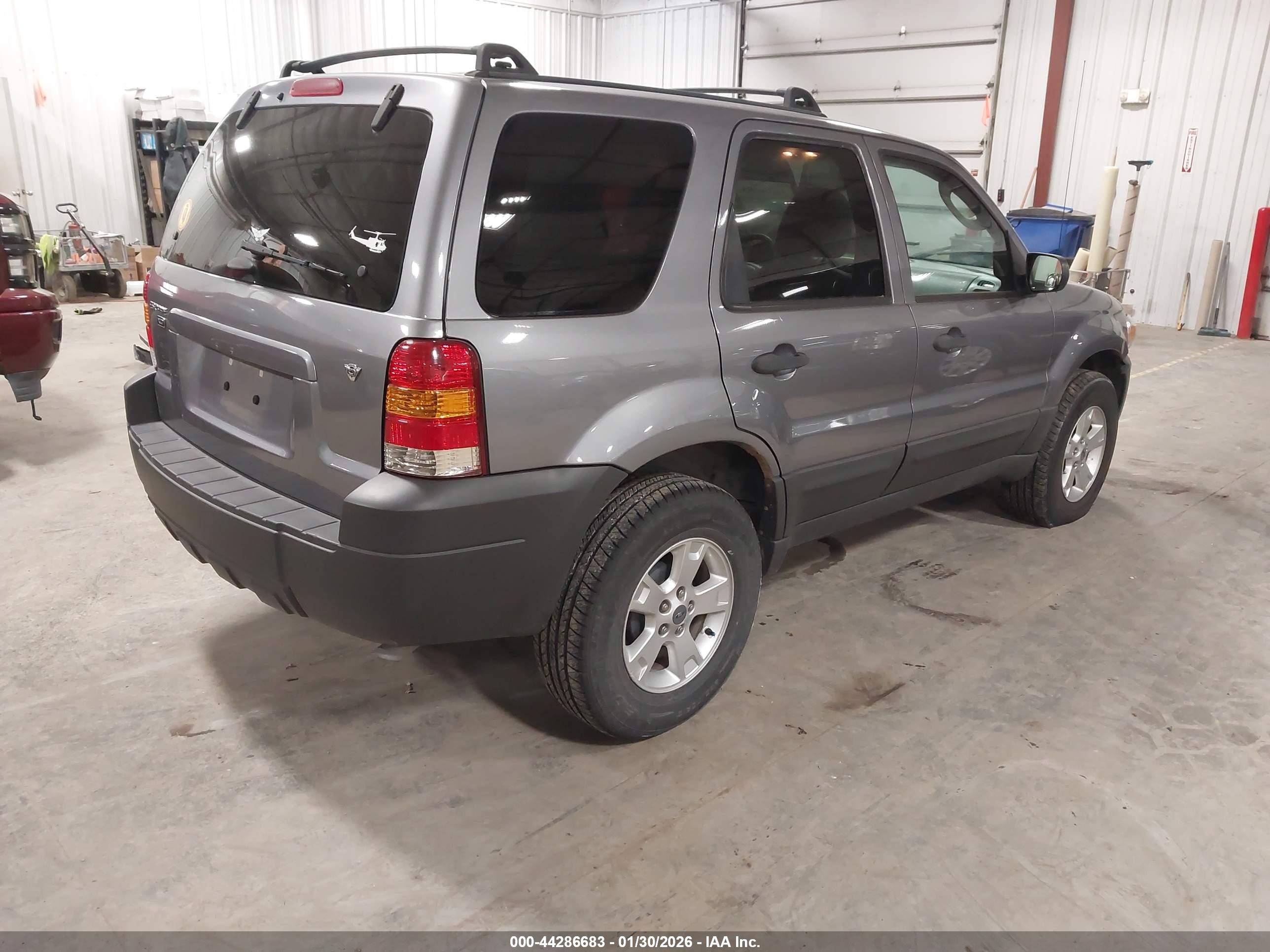 FORD ESCAPE image 4