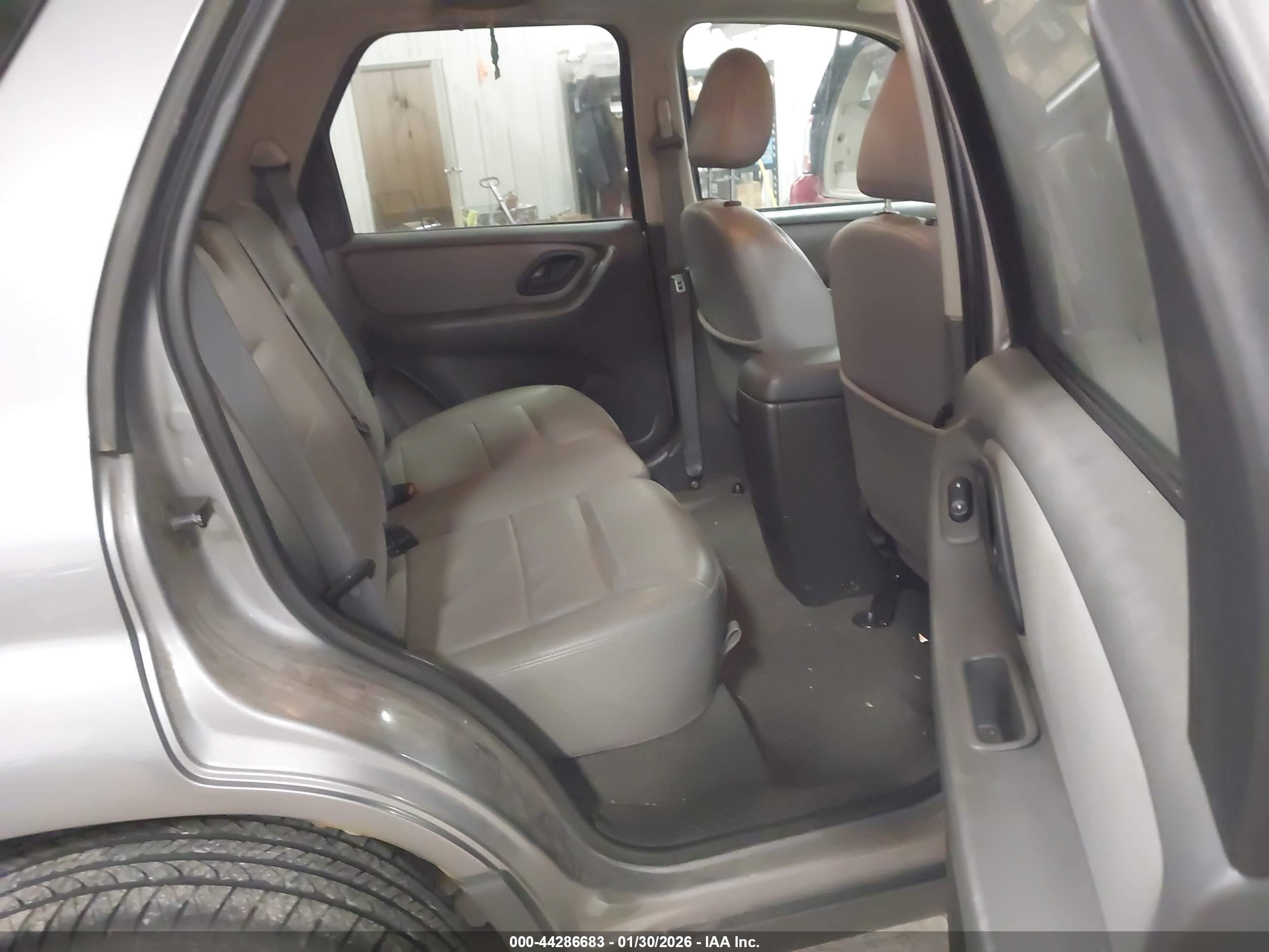 FORD ESCAPE image 8