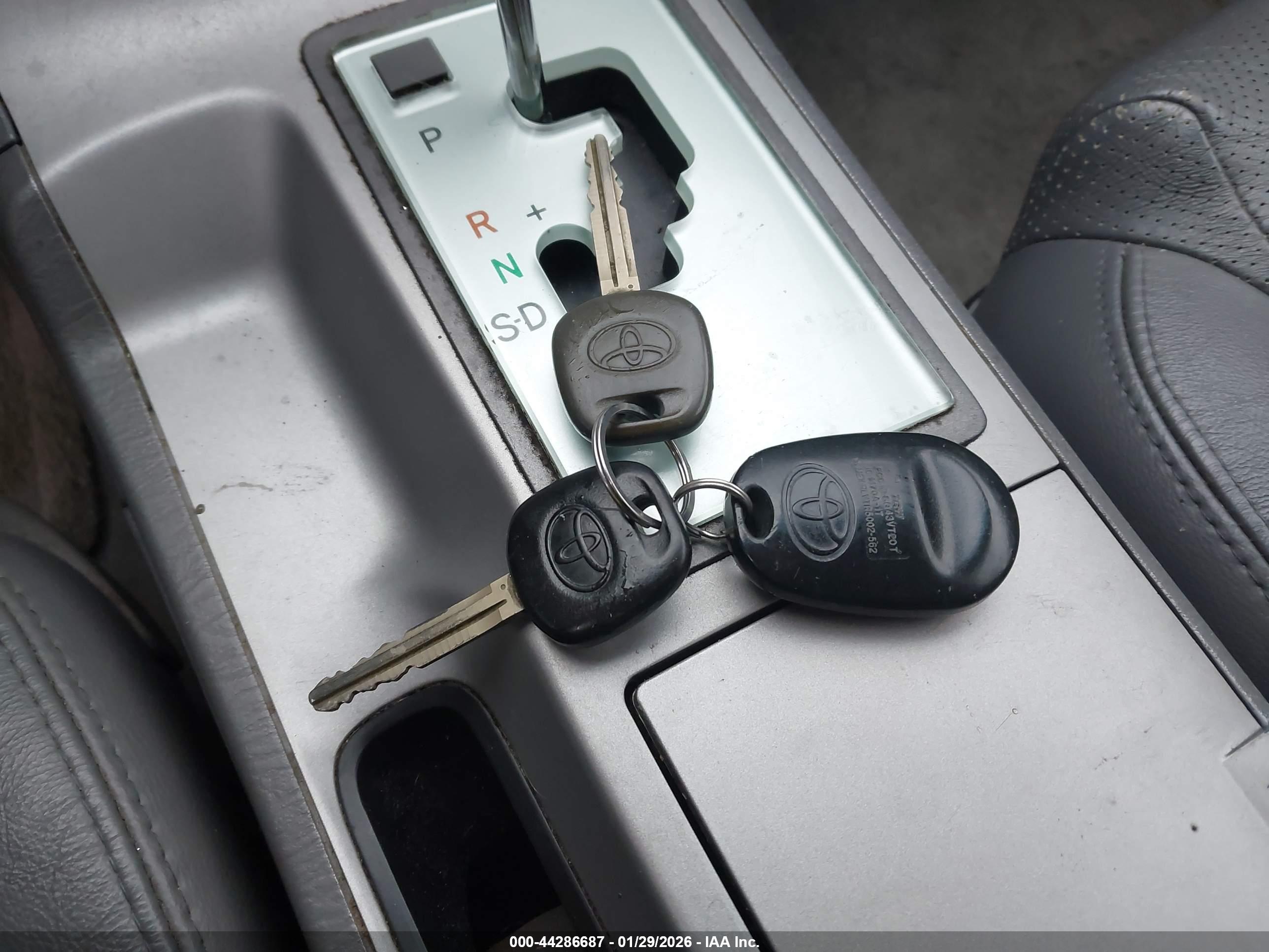 TOYOTA CAMRY image 11