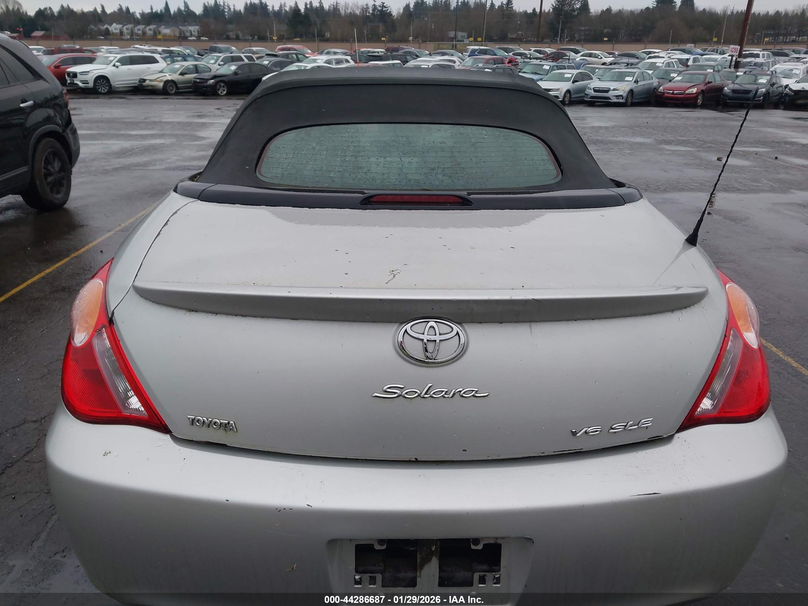 TOYOTA CAMRY image 6