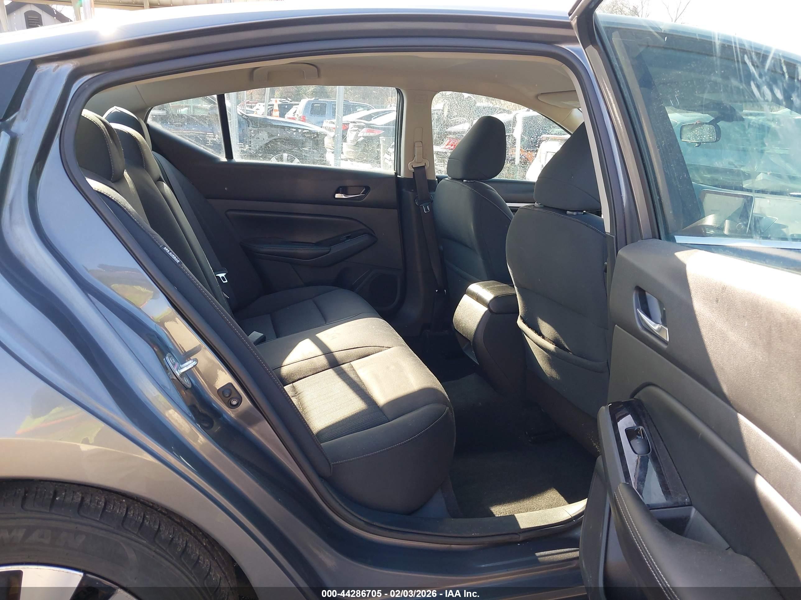 NISSAN ALTIMA image 8