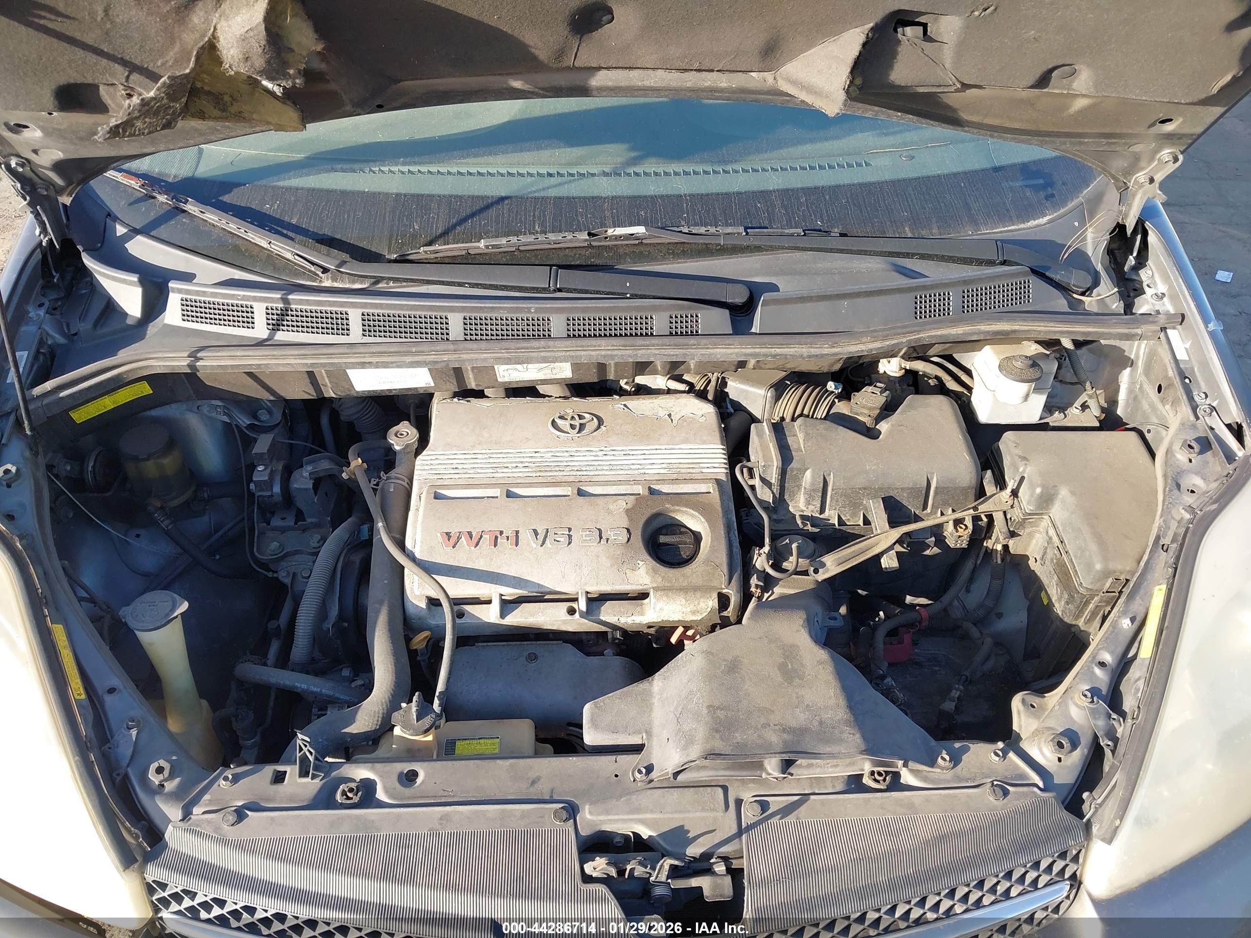 TOYOTA SIENNA image 10