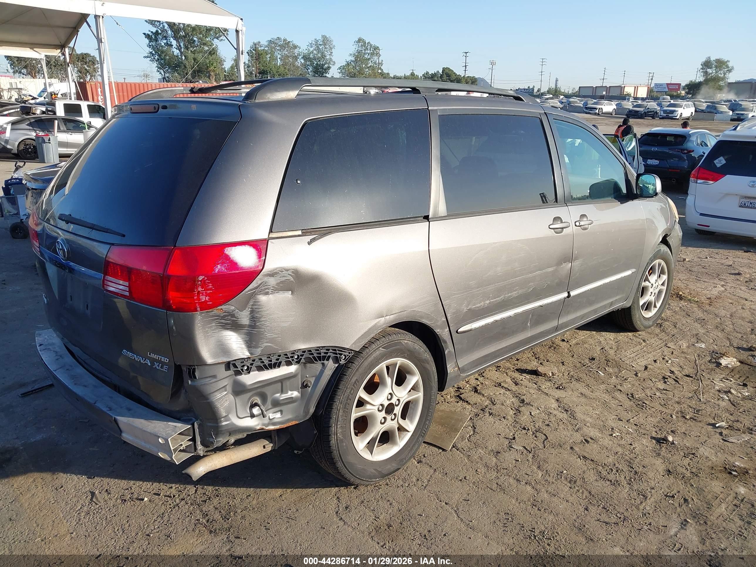 TOYOTA SIENNA image 4