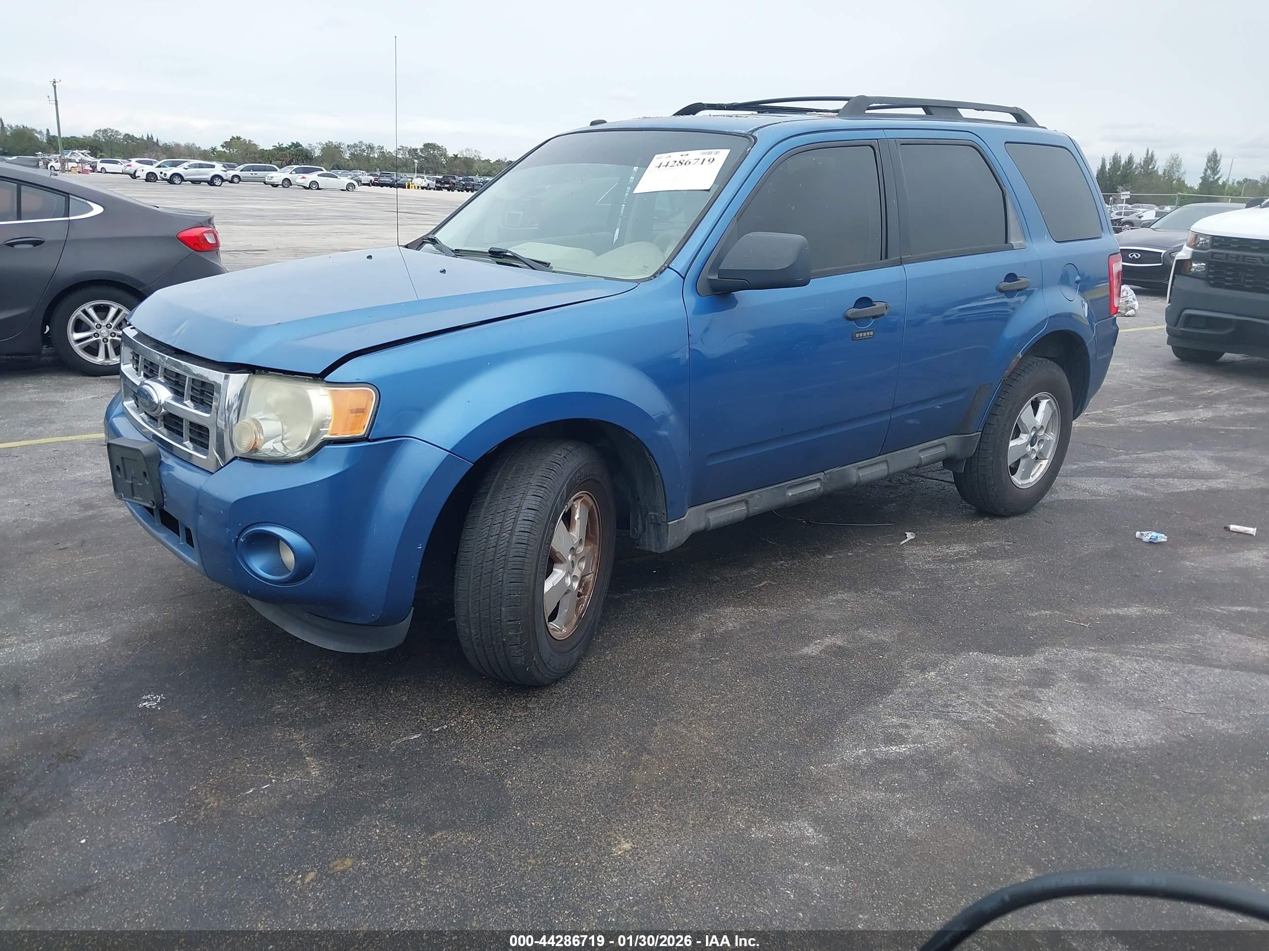 FORD ESCAPE image 2
