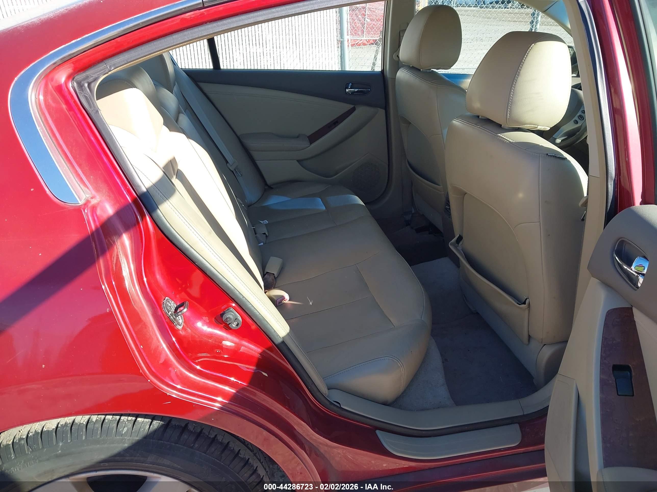 NISSAN ALTIMA image 8