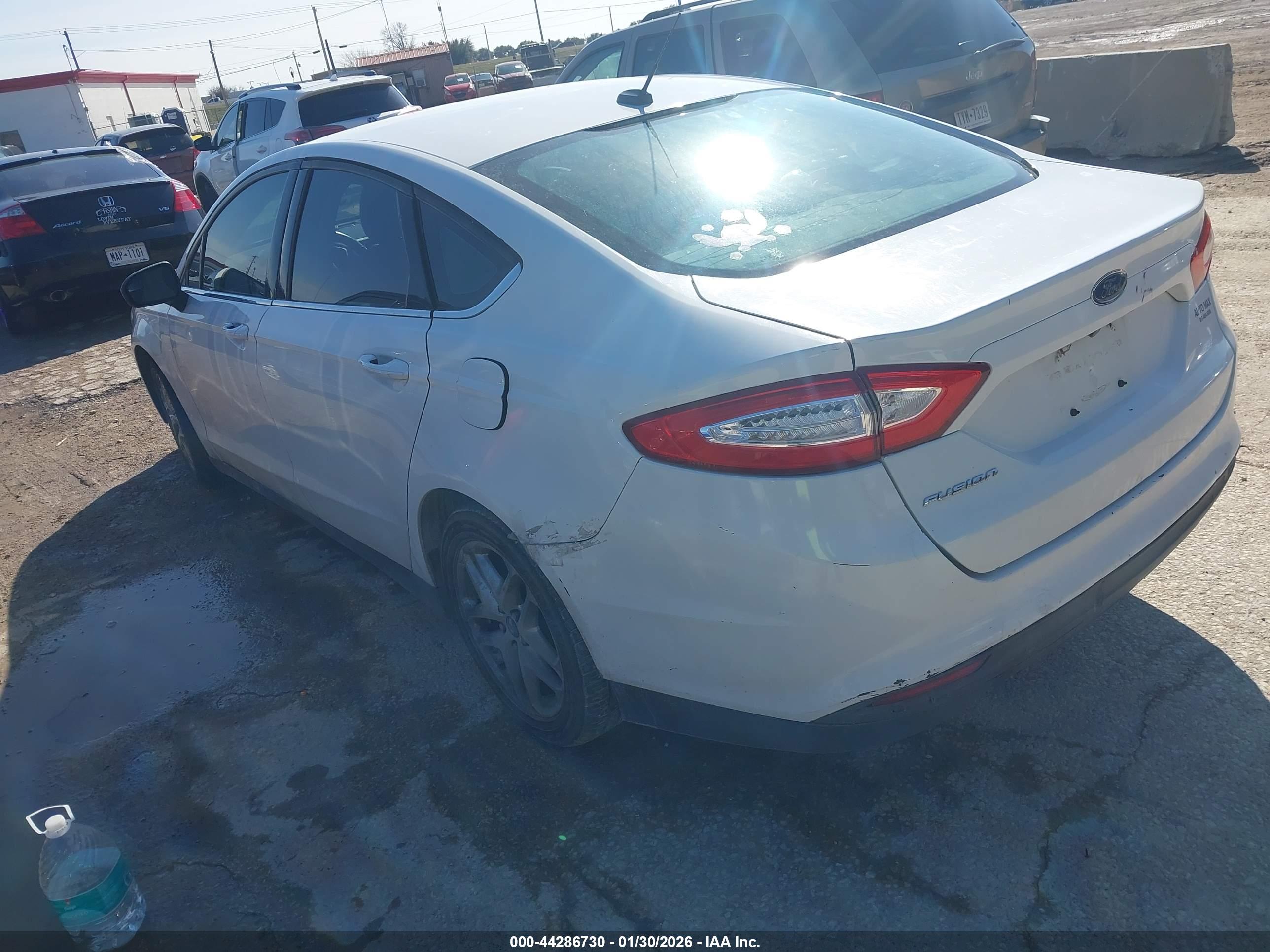 FORD FUSION image 3