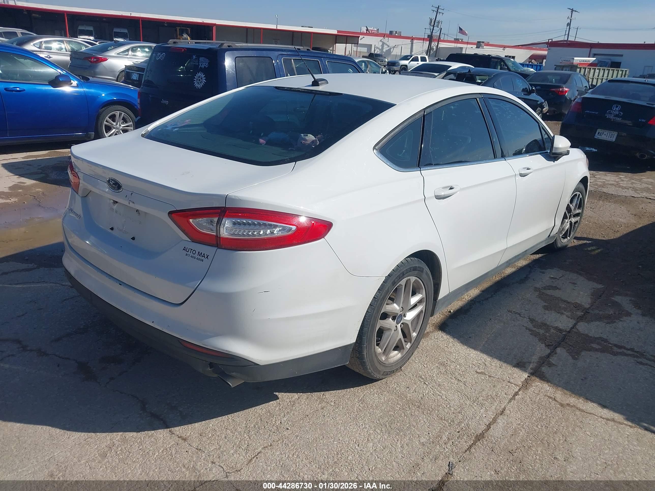 FORD FUSION image 4