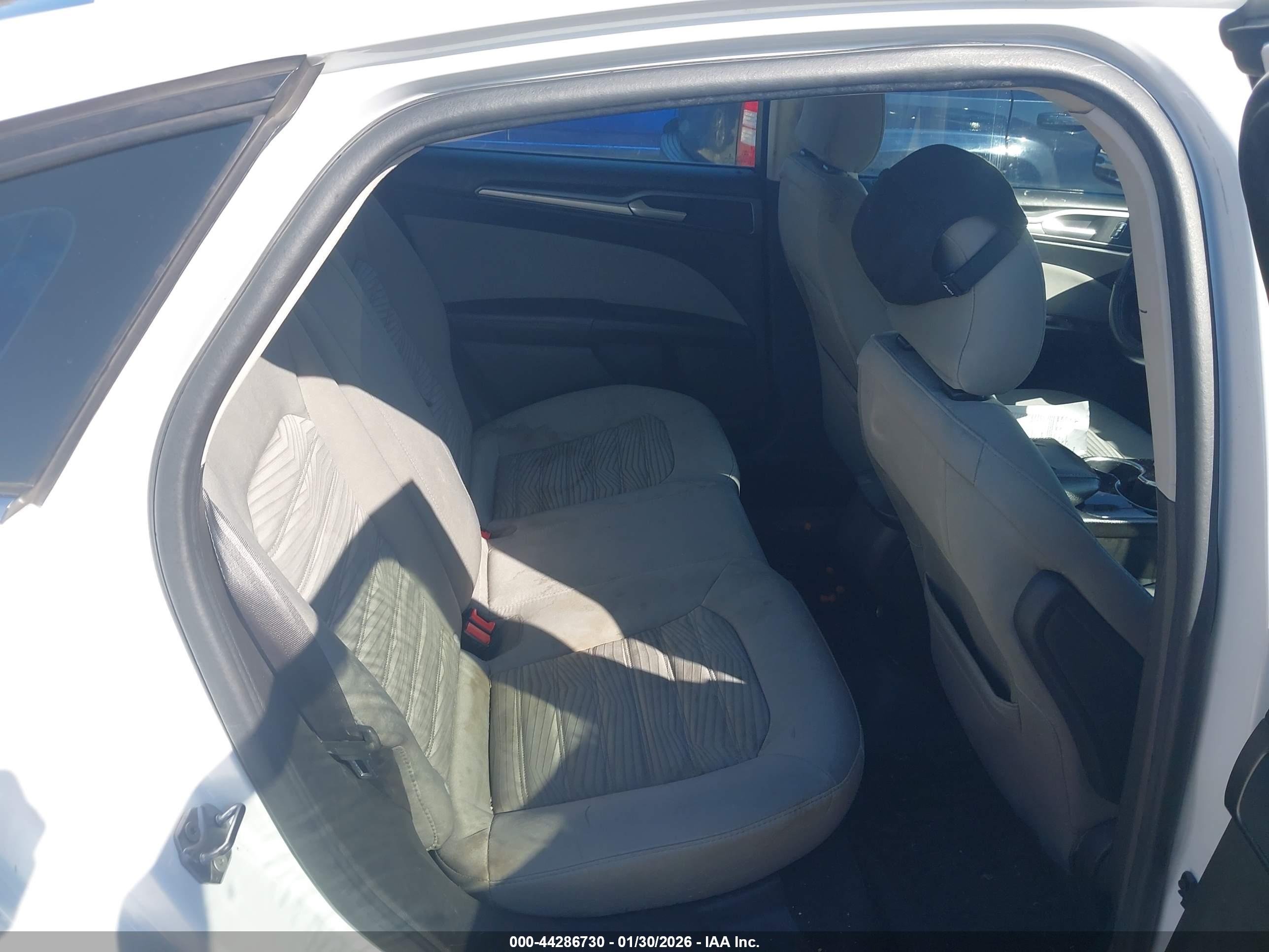 FORD FUSION image 8