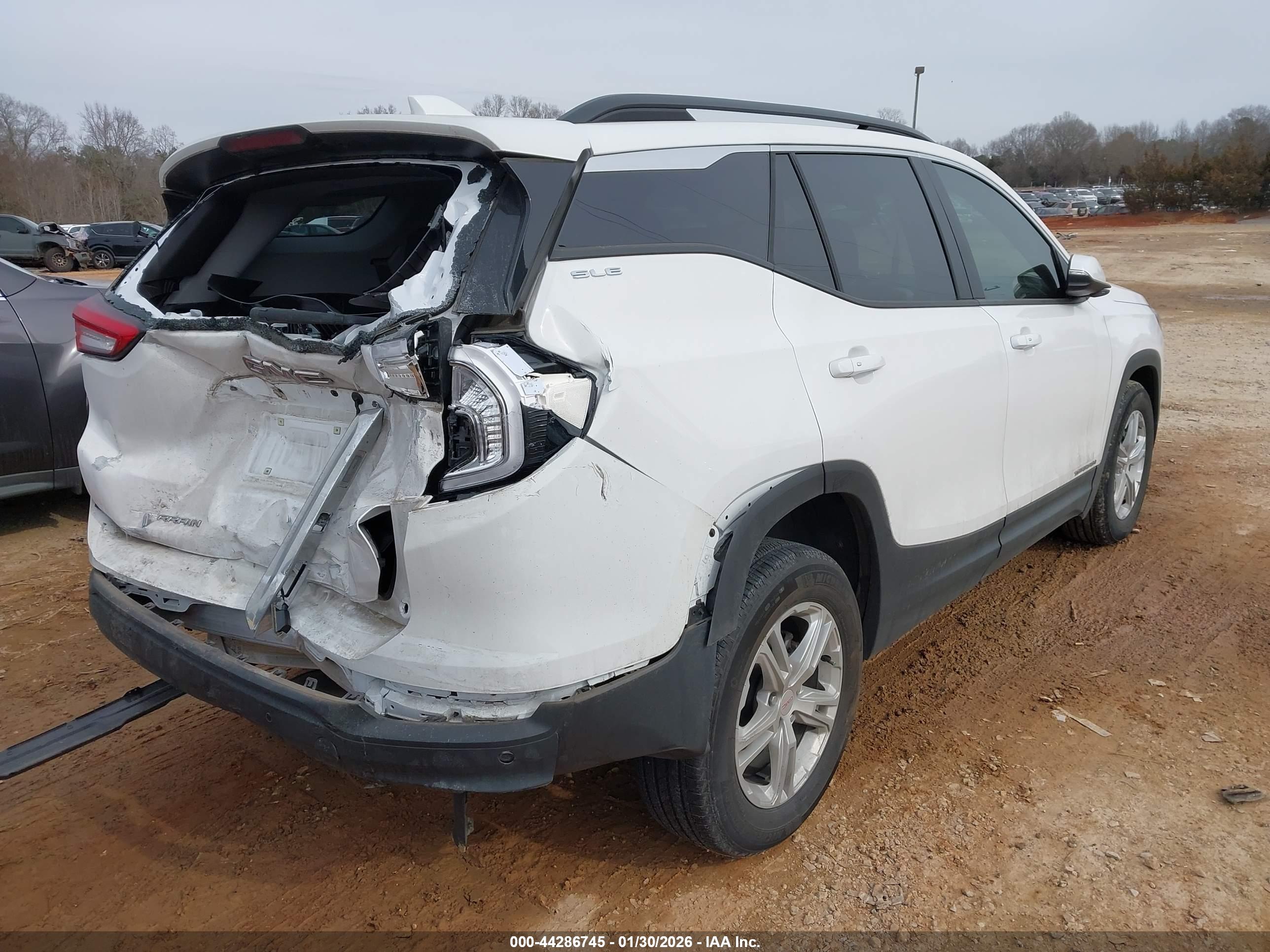 GMC TERRAIN image 4