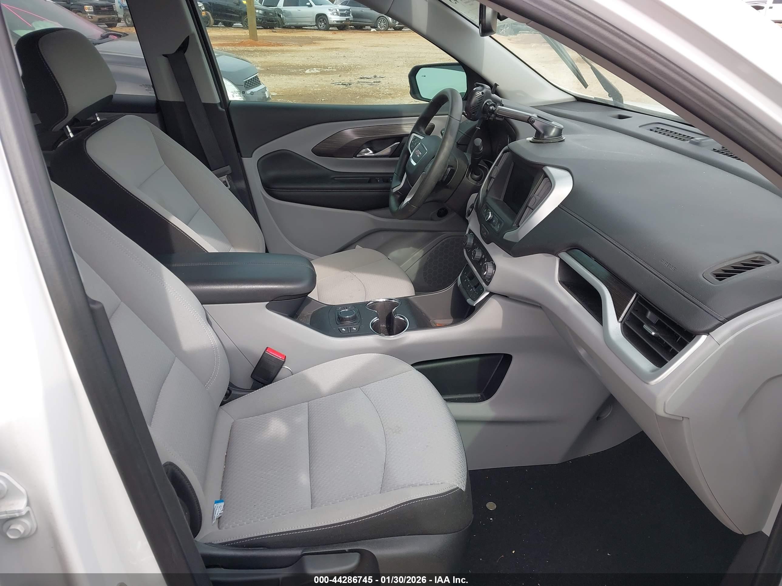 GMC TERRAIN image 5