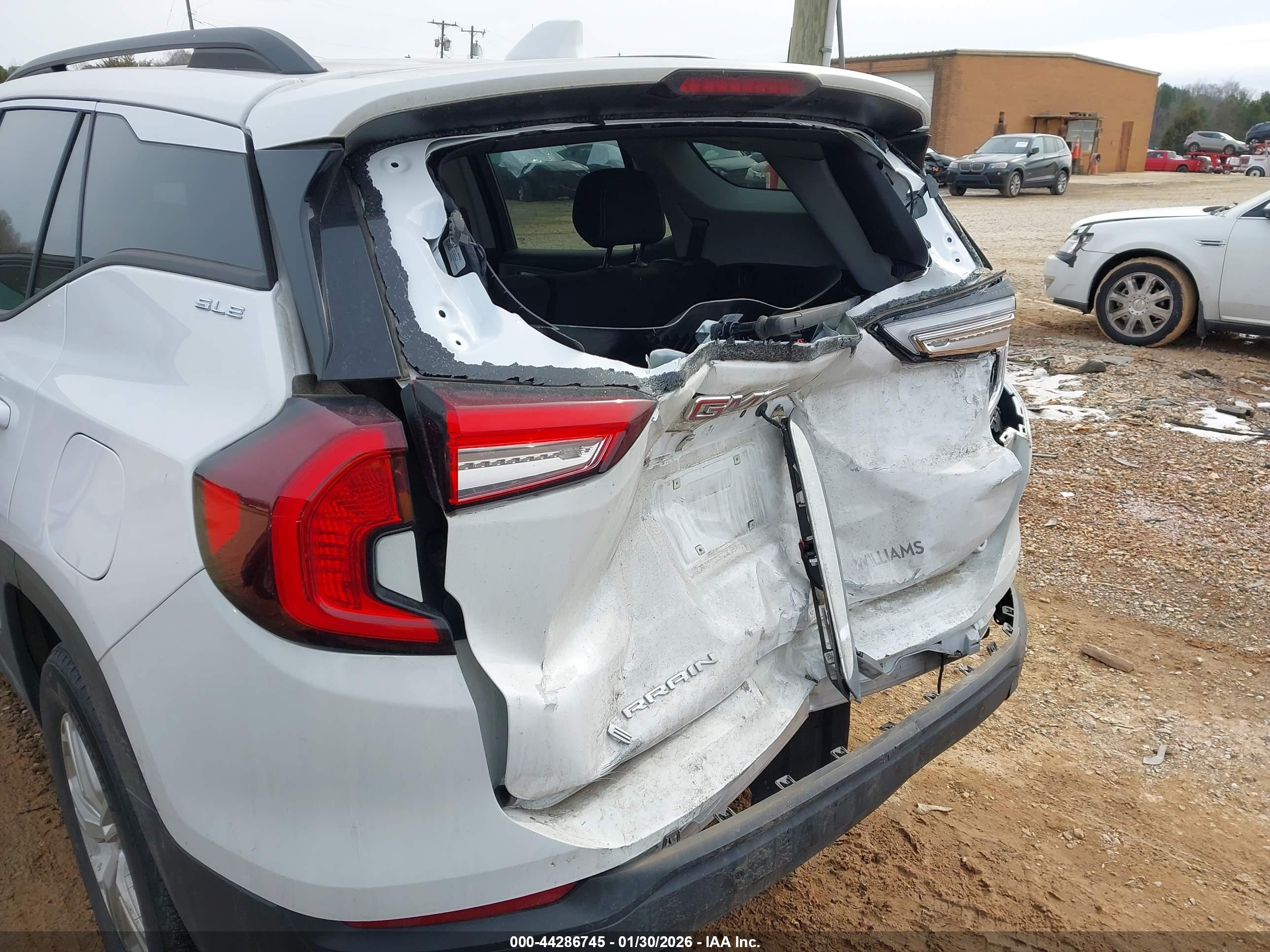 GMC TERRAIN image 6