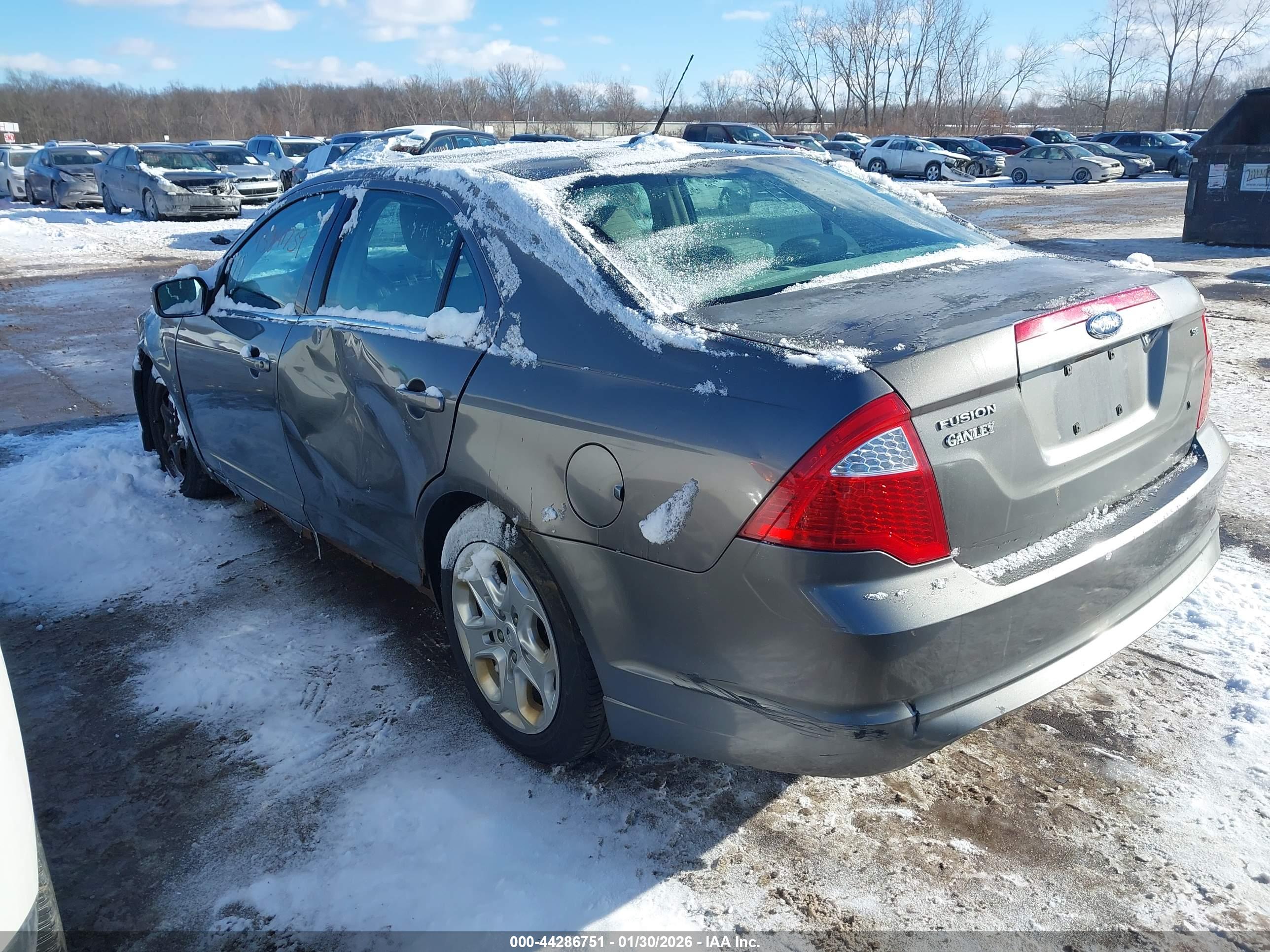FORD FUSION image 3