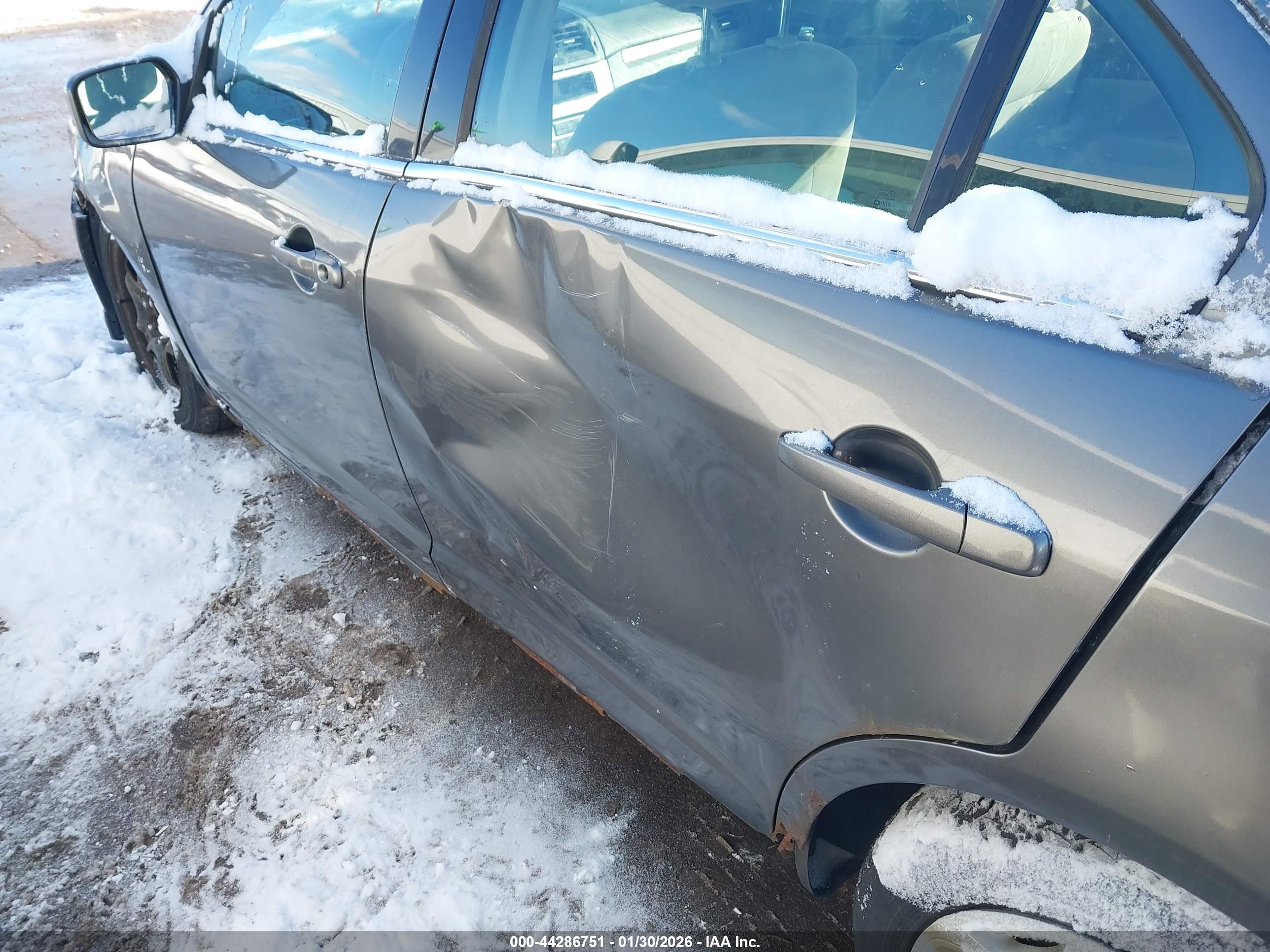 FORD FUSION image 6