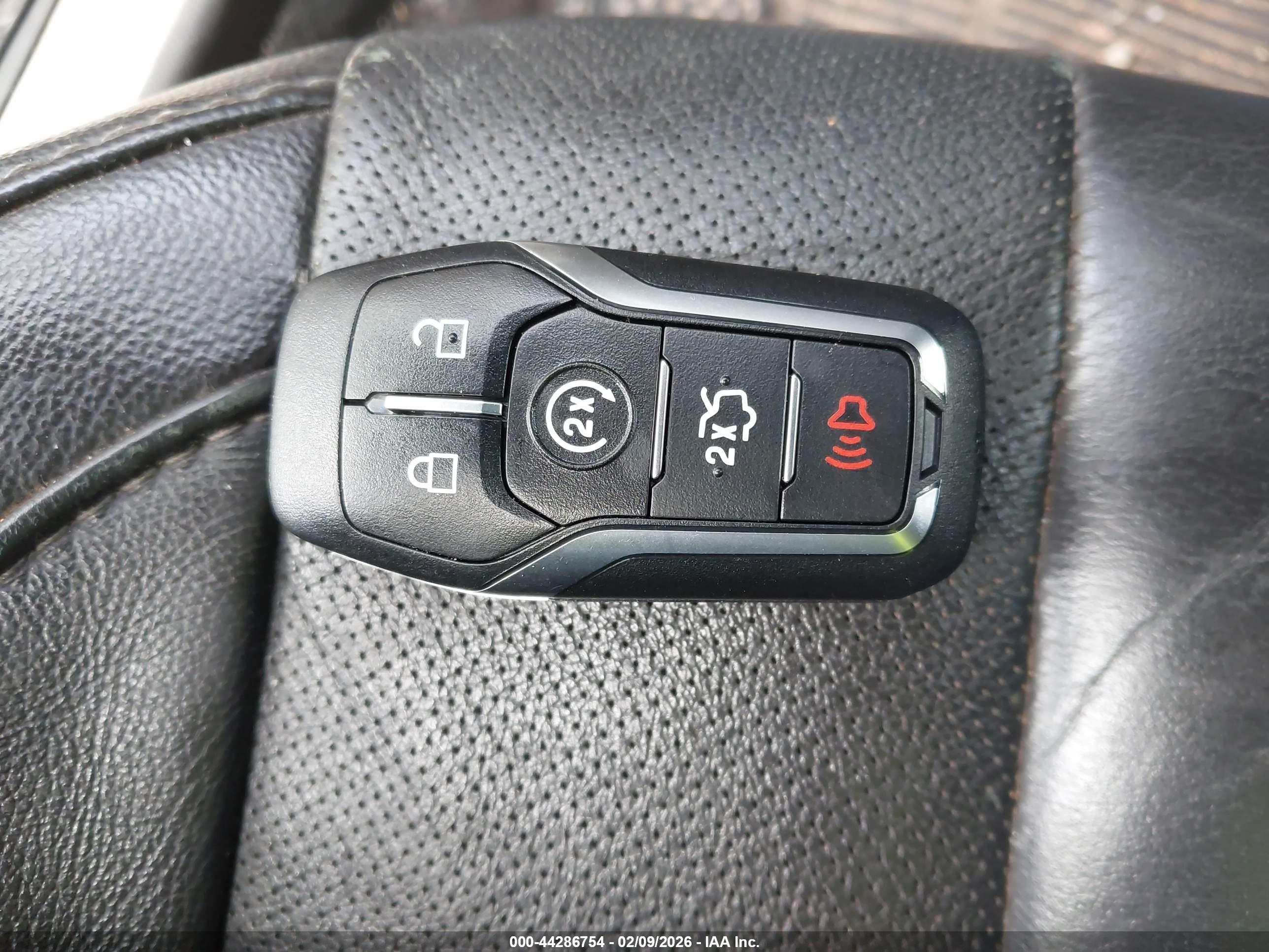 FORD FUSION image 11