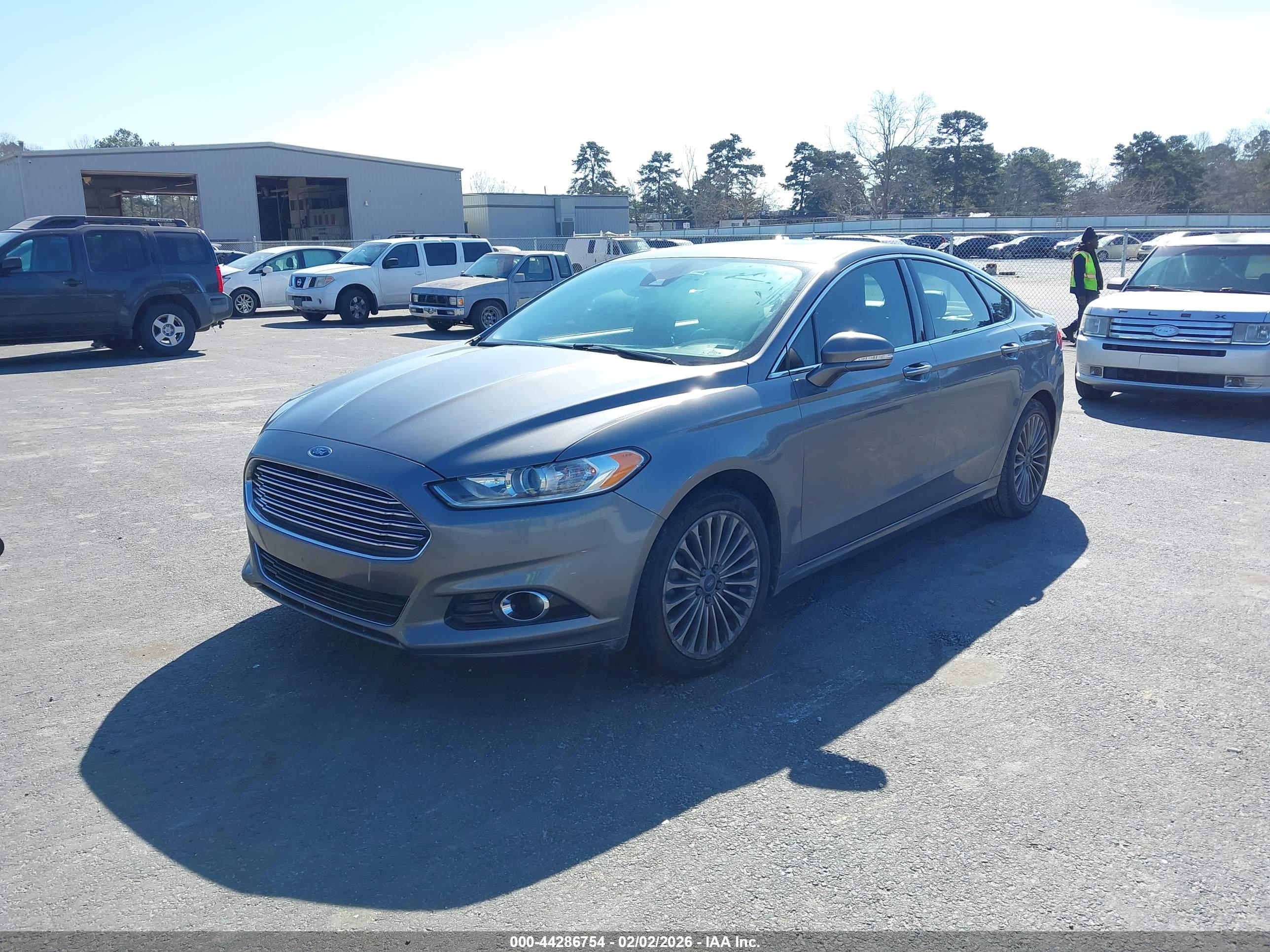 FORD FUSION image 2