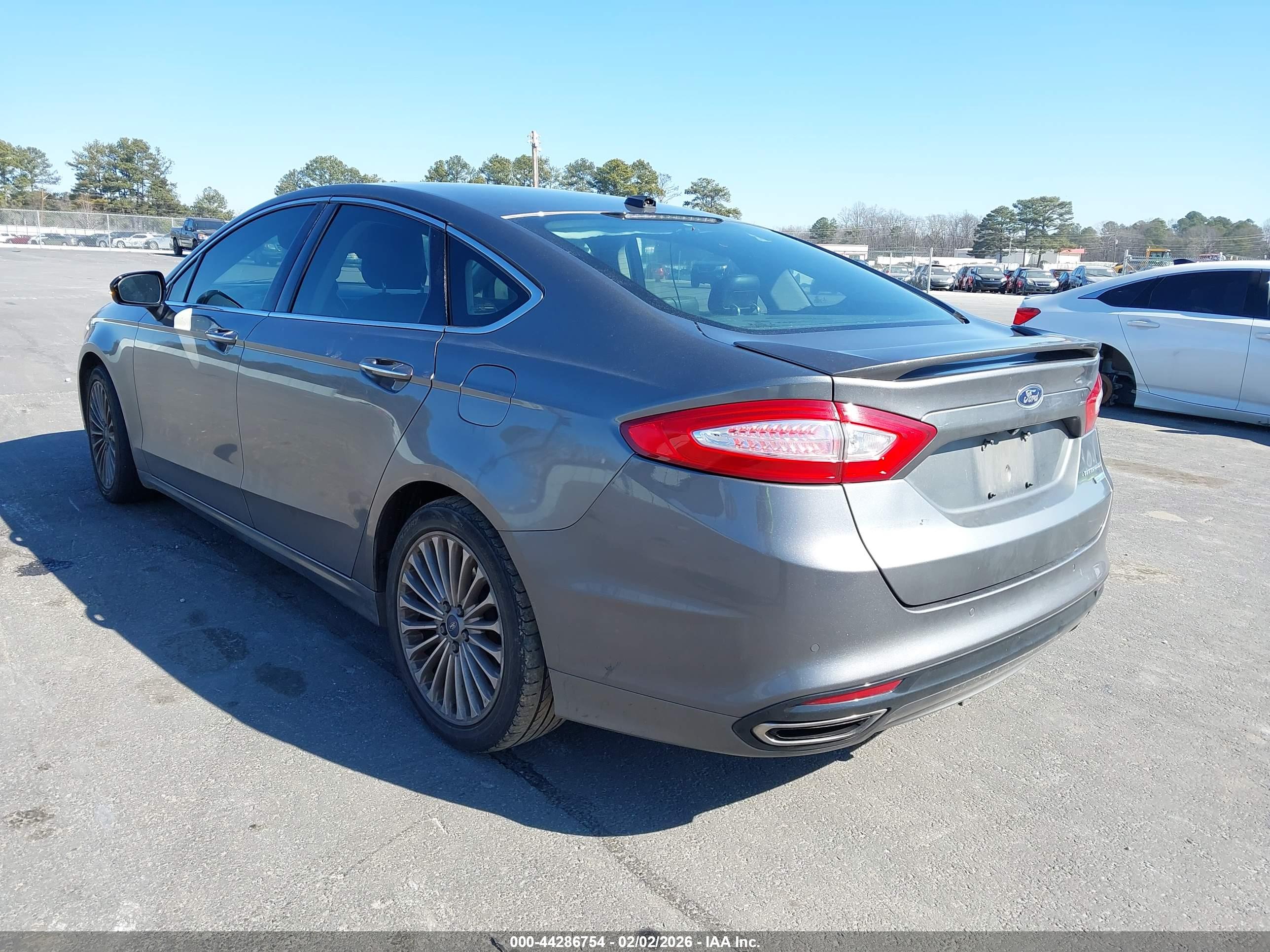 FORD FUSION image 3