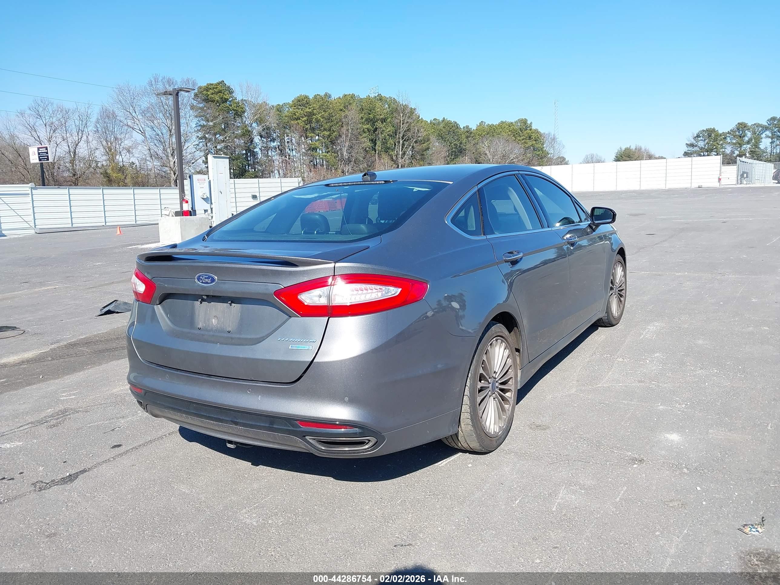 FORD FUSION image 4
