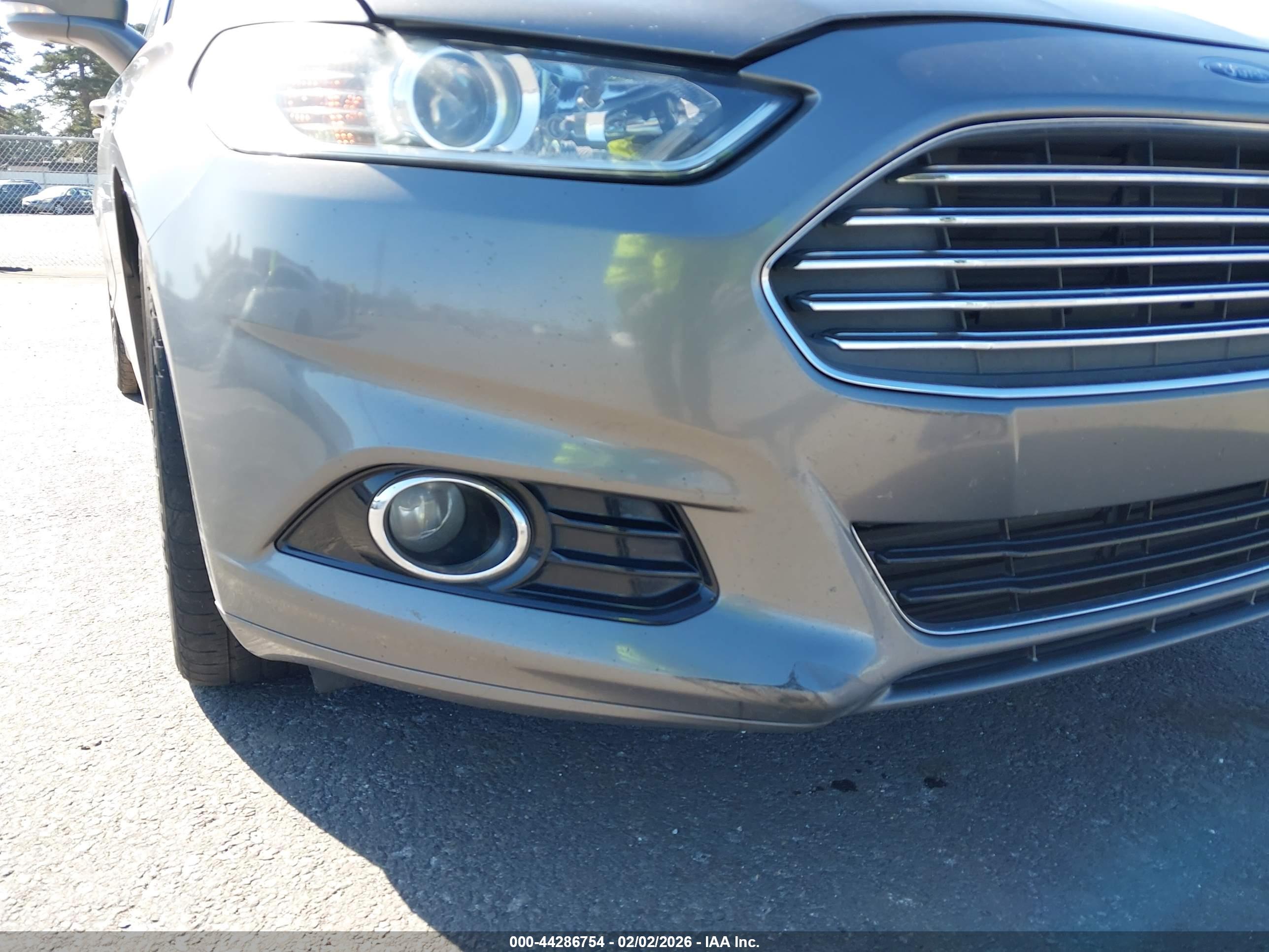 FORD FUSION image 6