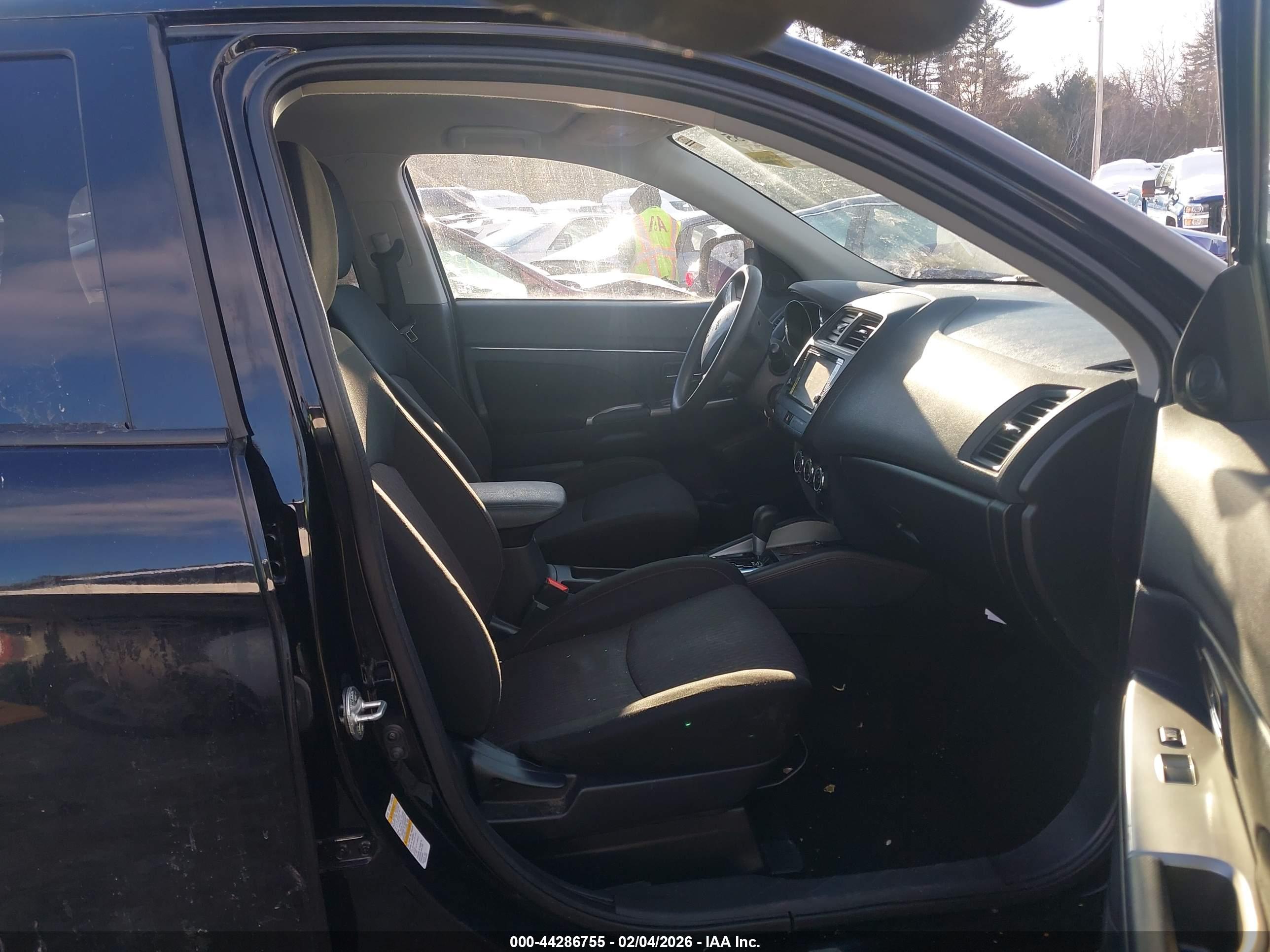 MITSUBISHI OUTLANDER image 5