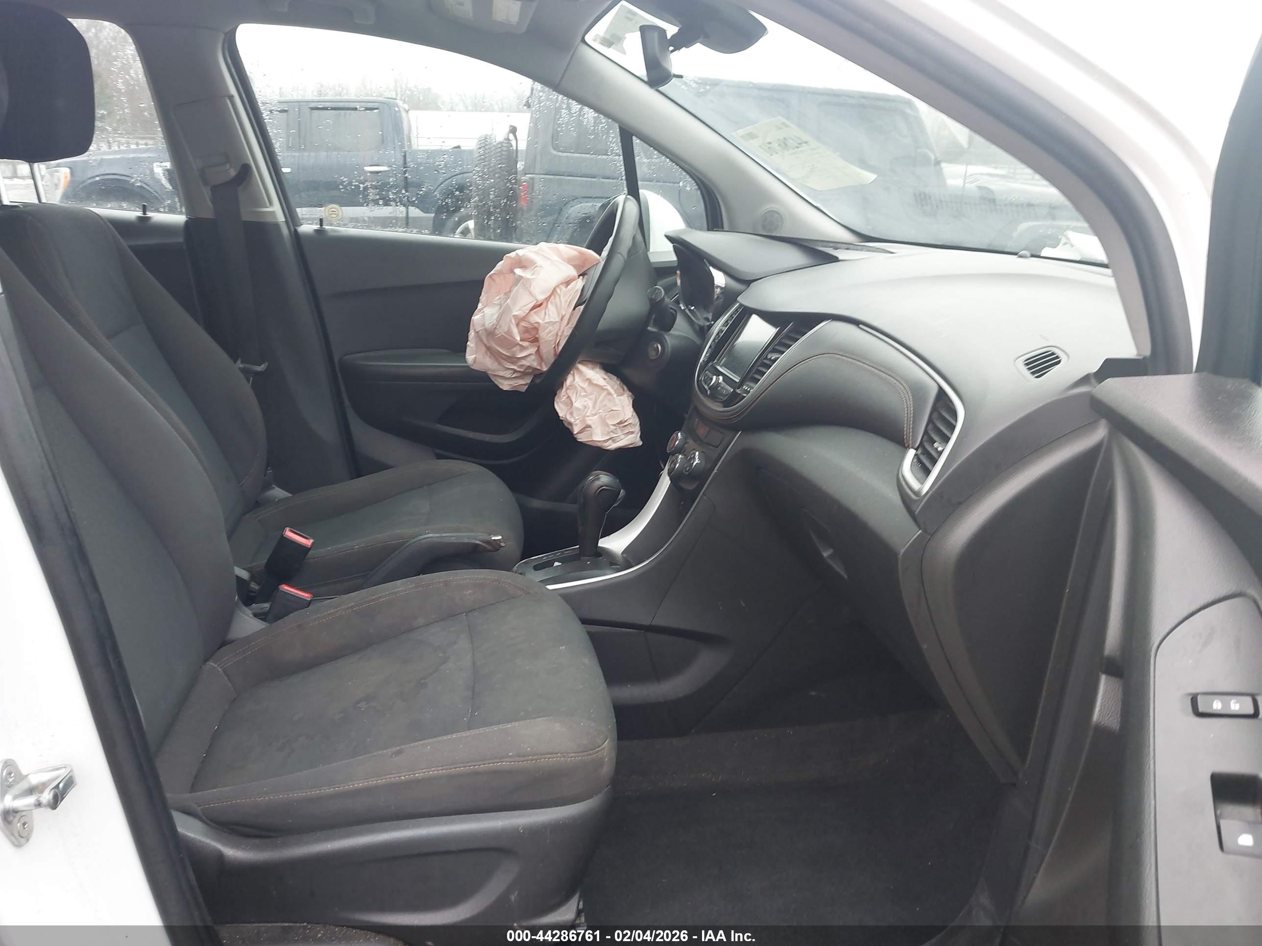 CHEVROLET TRAX image 5