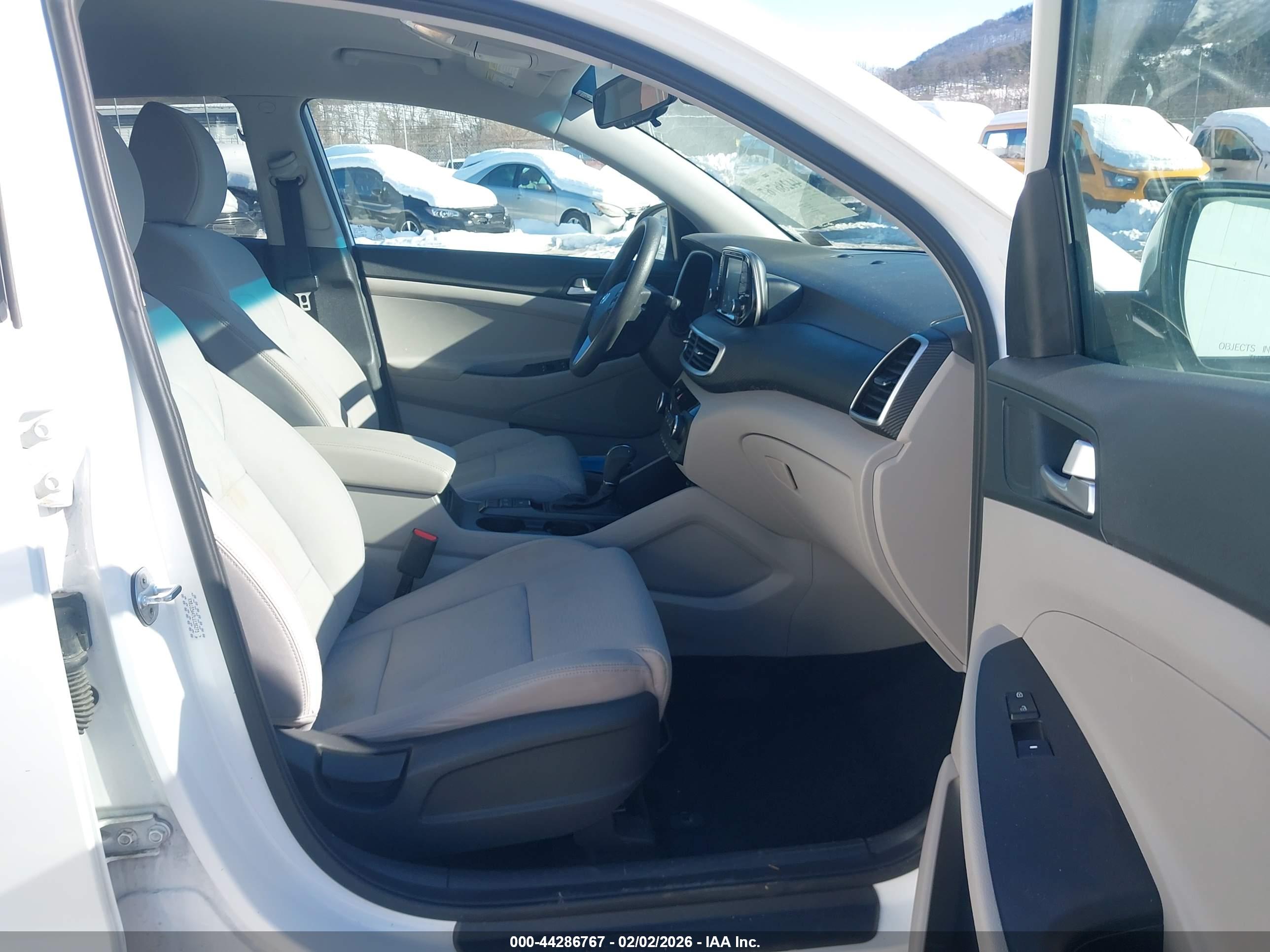 HYUNDAI TUCSON image 5