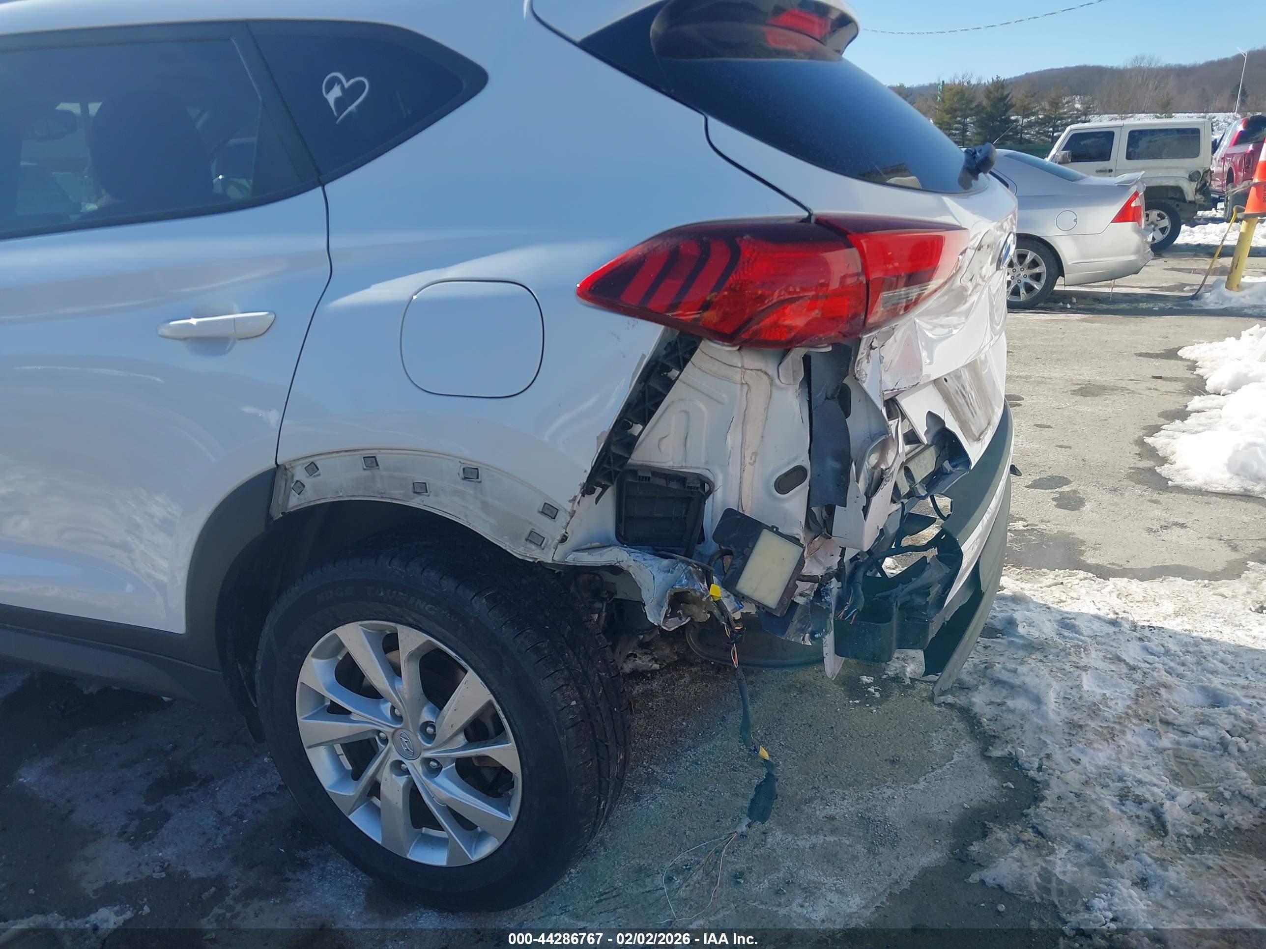 HYUNDAI TUCSON image 6