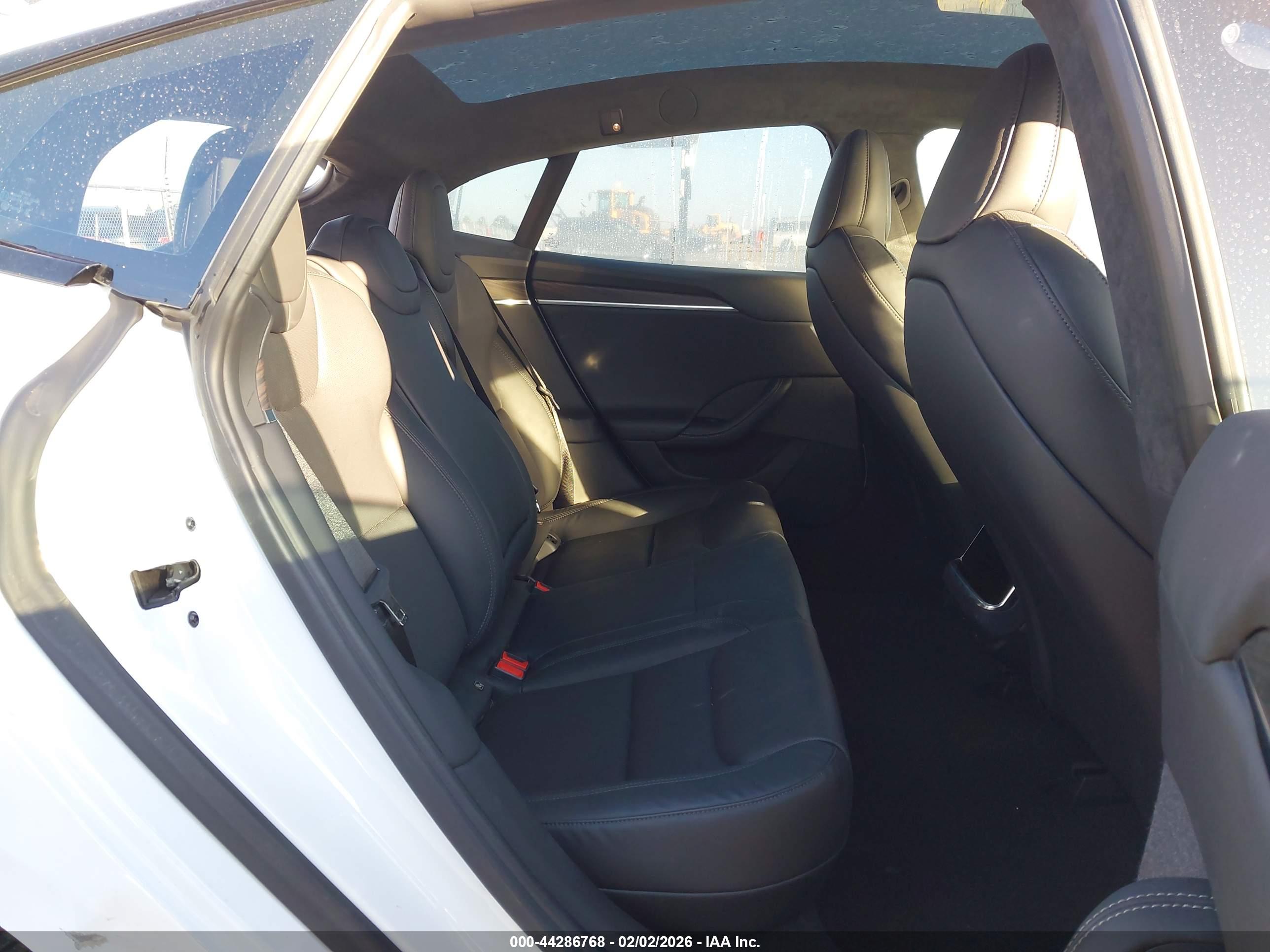 TESLA MODEL image 8