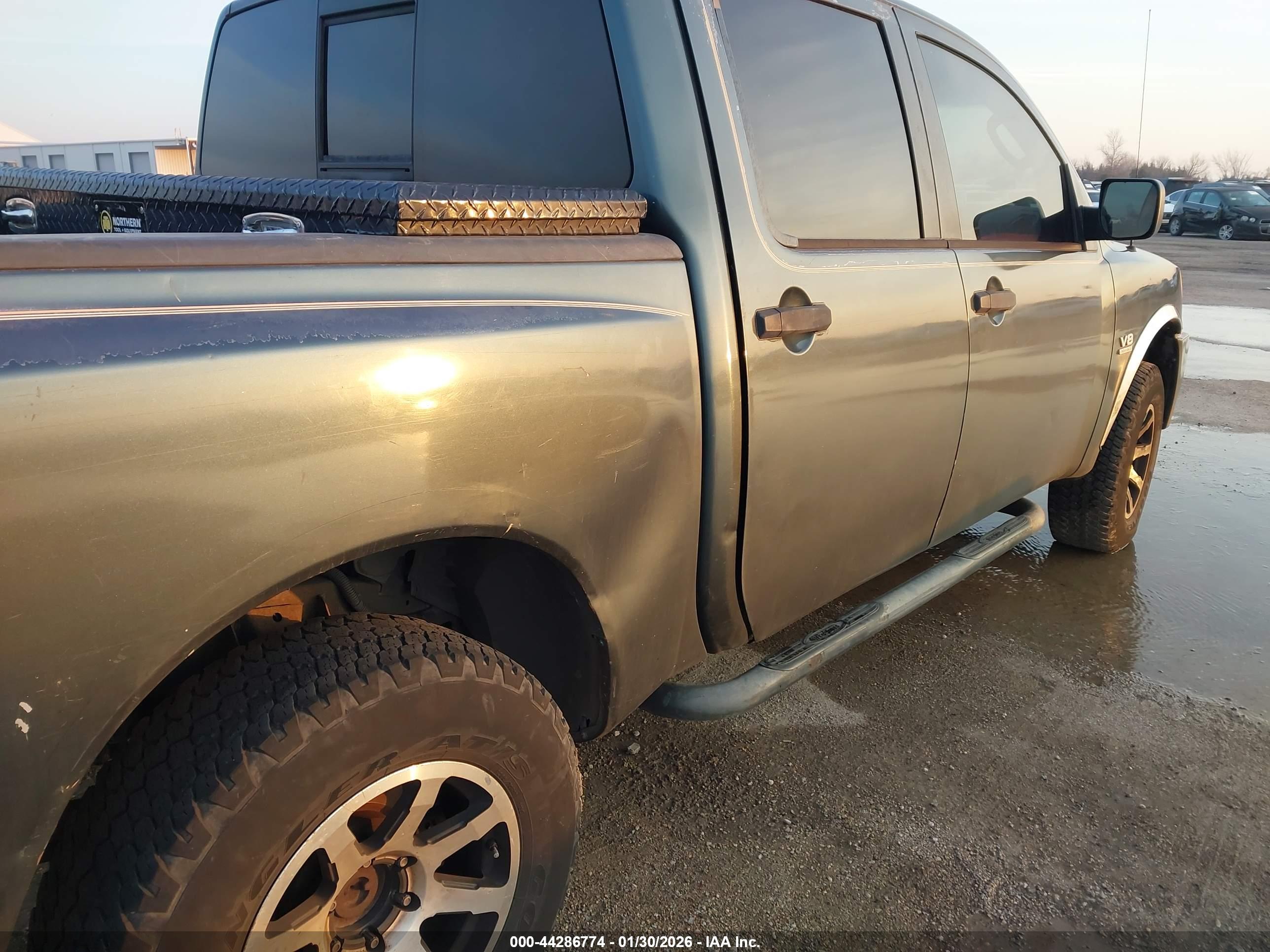 NISSAN TITAN image 6