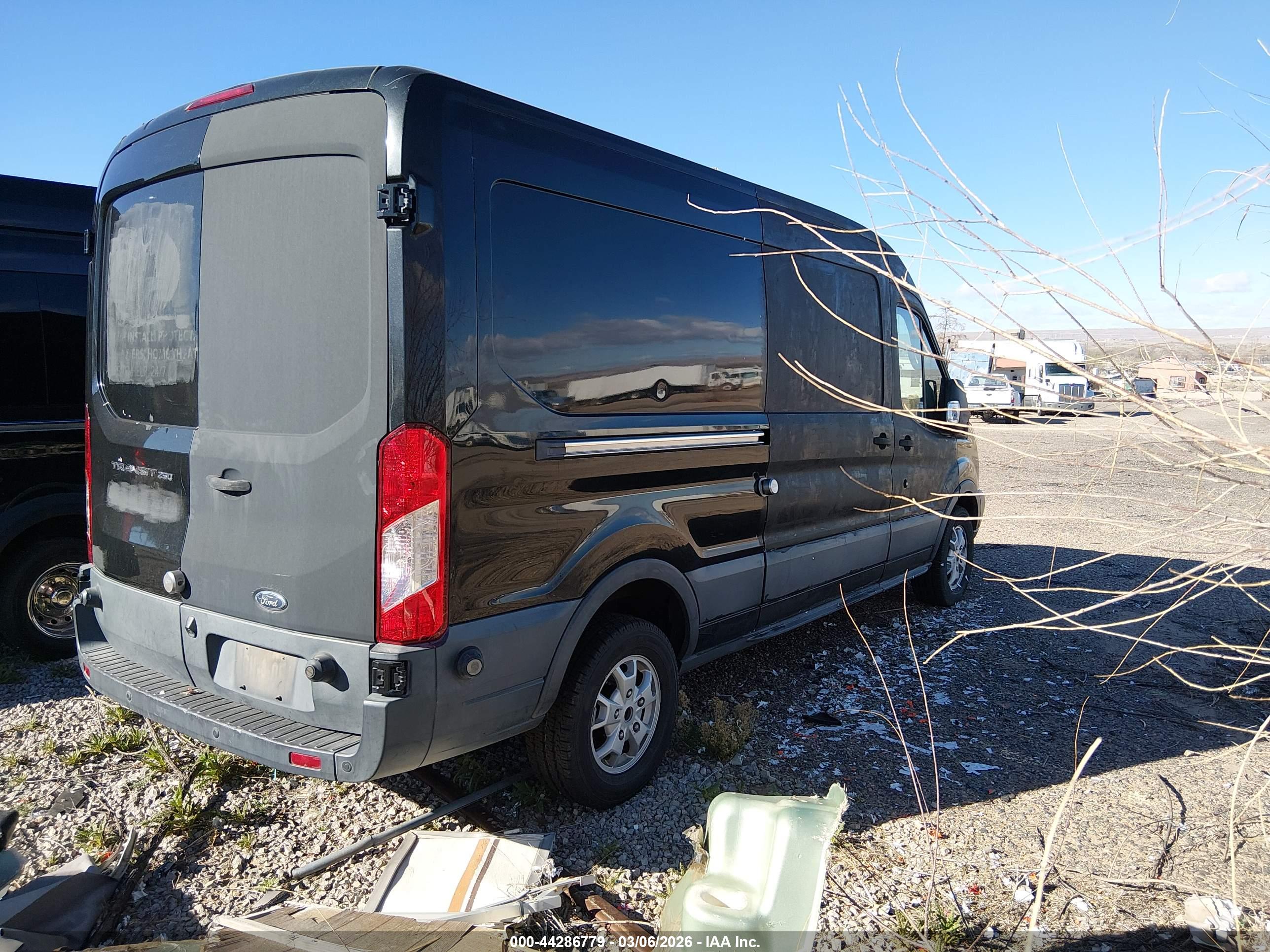 FORD TRANSIT-250 image 4
