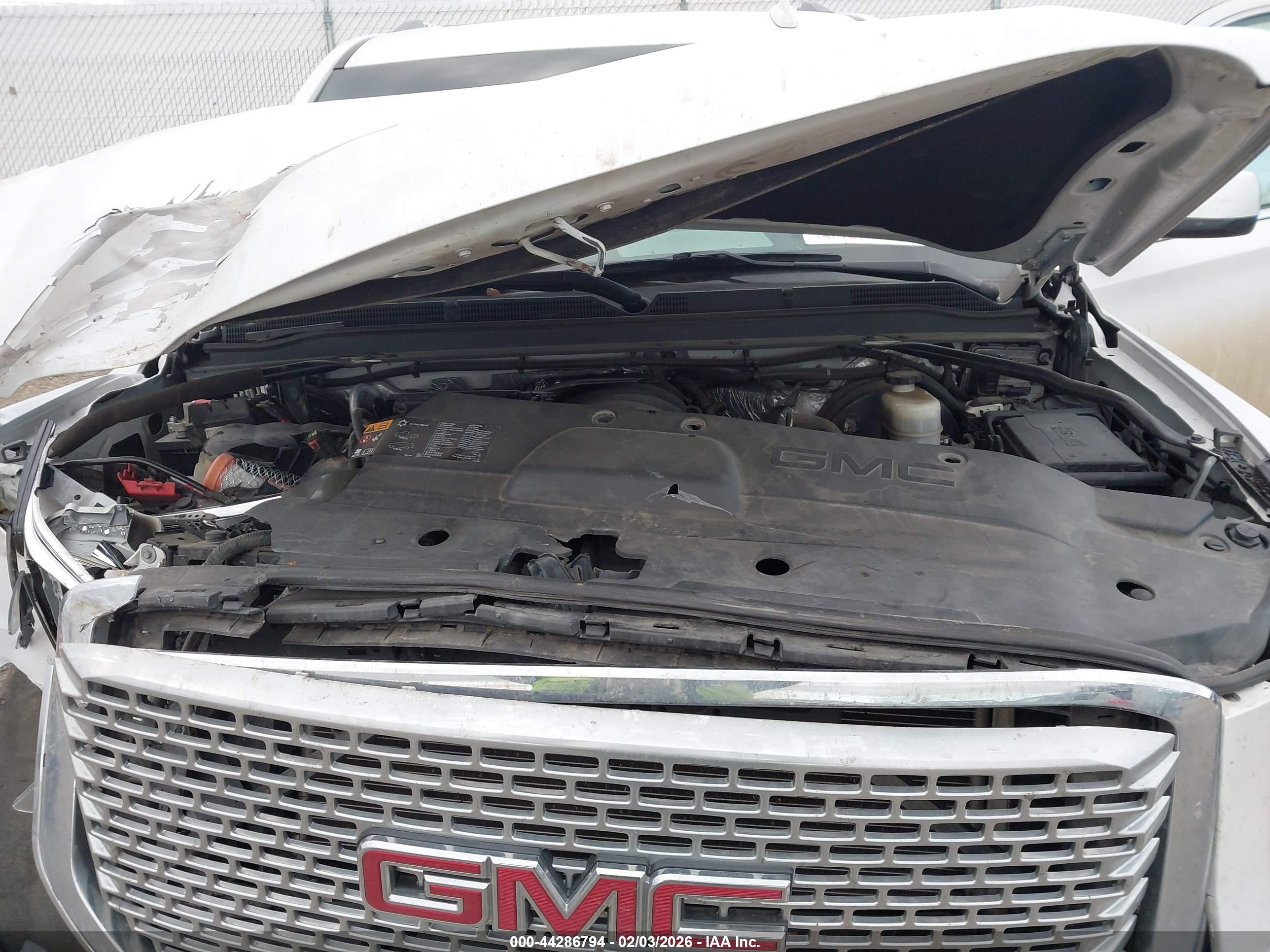 GMC YUKON image 10