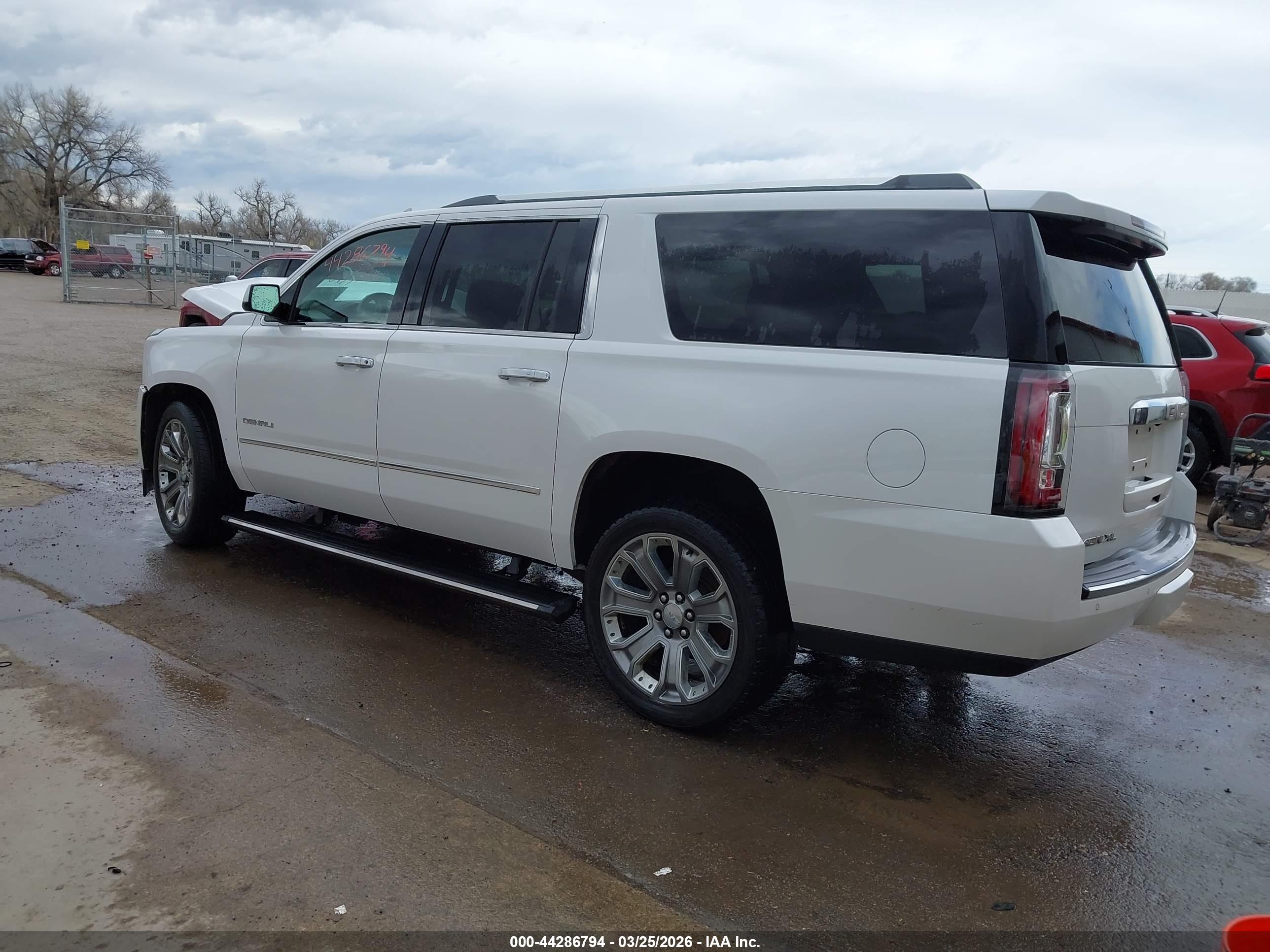 GMC YUKON image 3