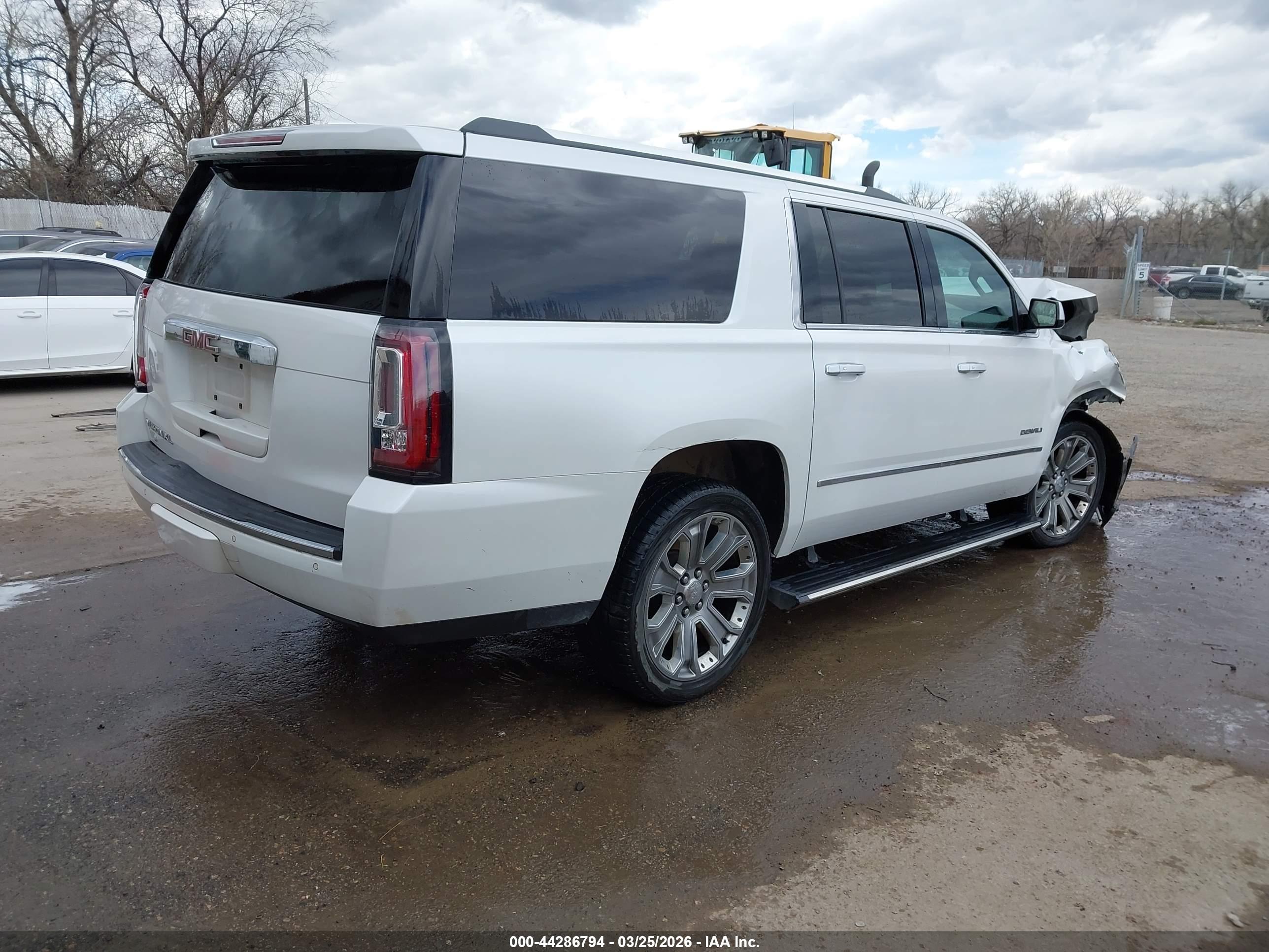 GMC YUKON image 4