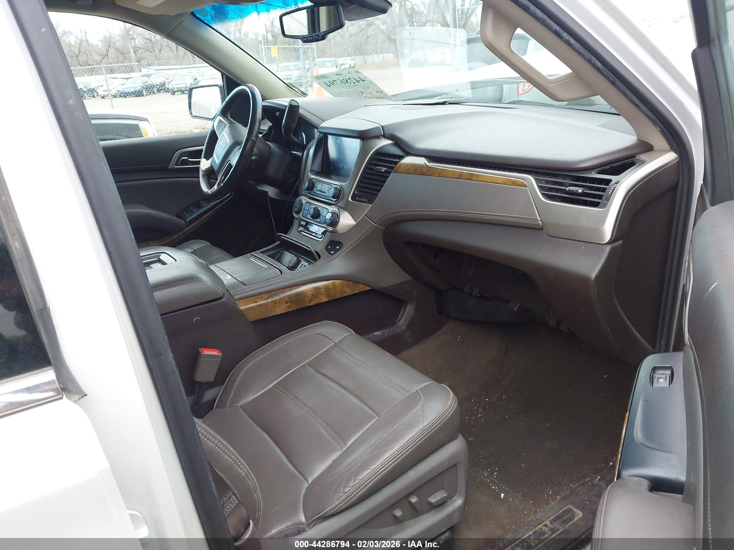 GMC YUKON image 5
