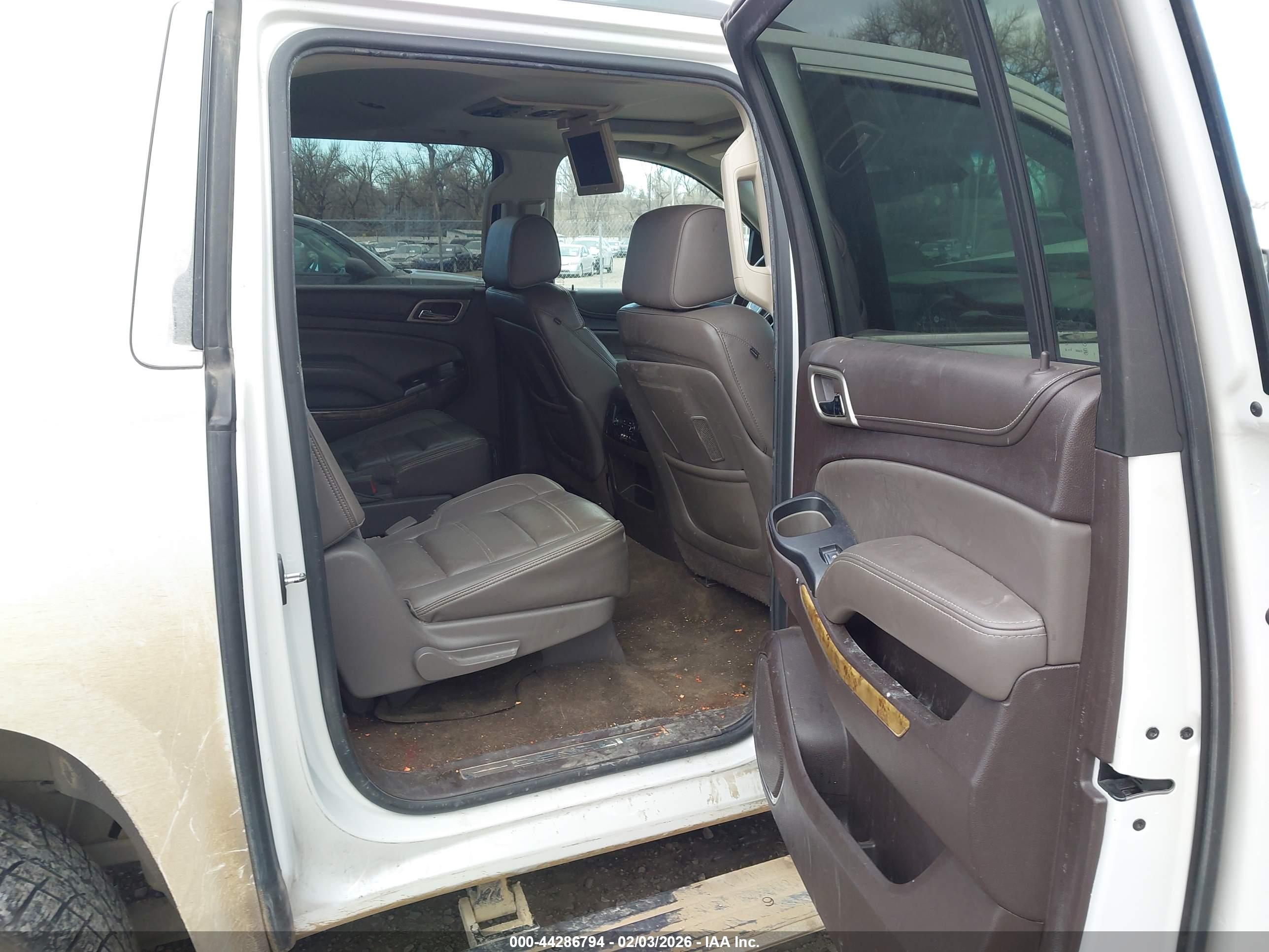 GMC YUKON image 8