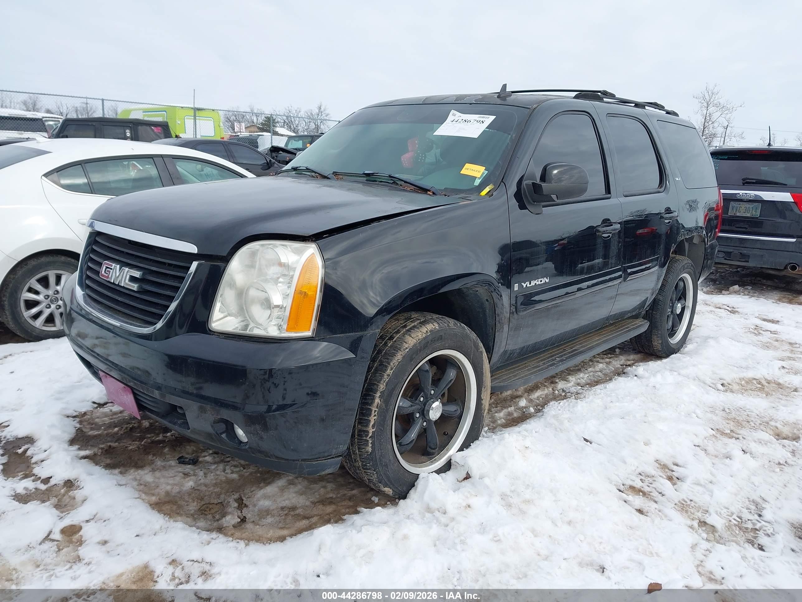 GMC YUKON image 2