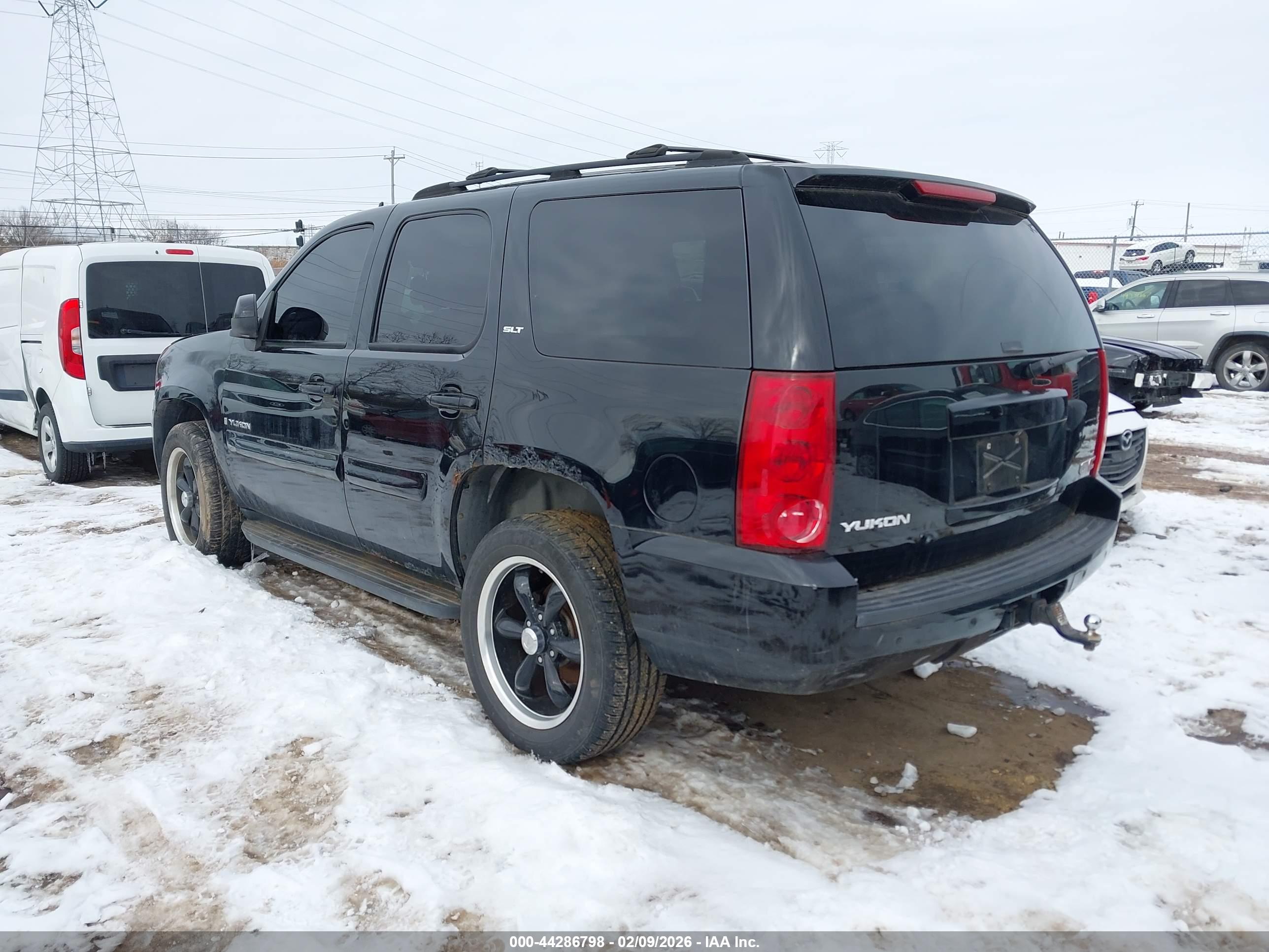 GMC YUKON image 3